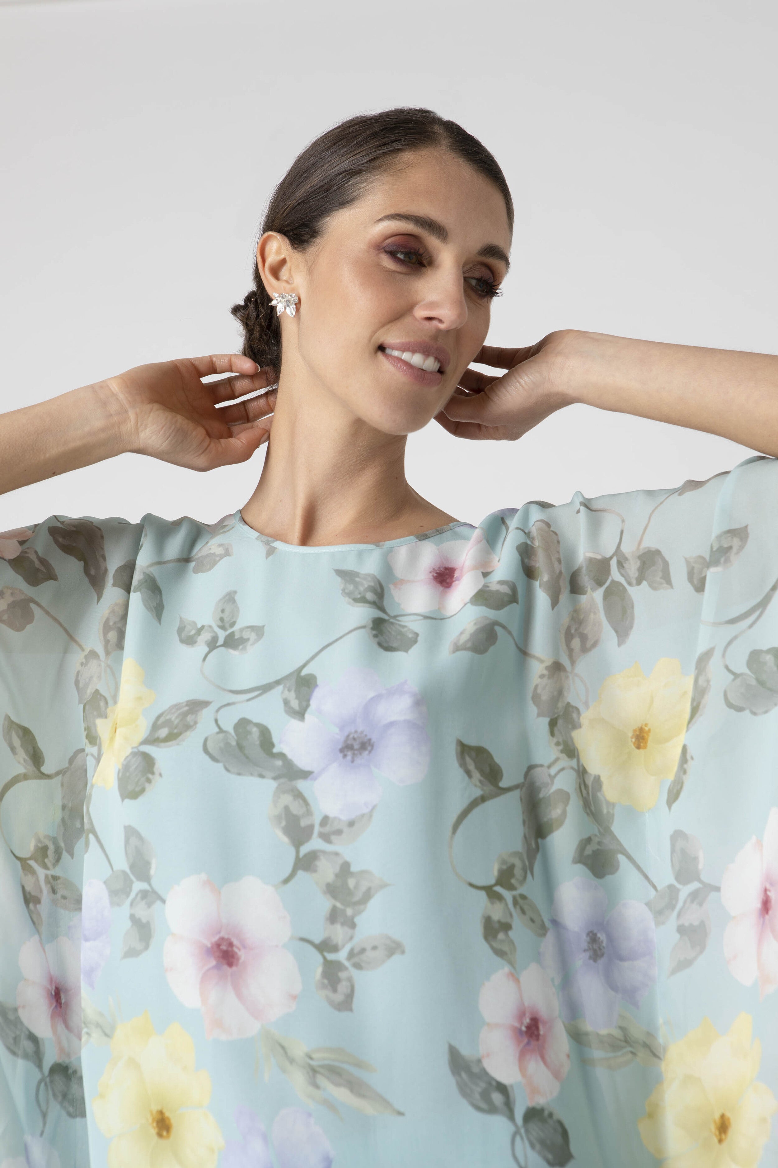 Sleeveless floral blouse - Aqua green pattern