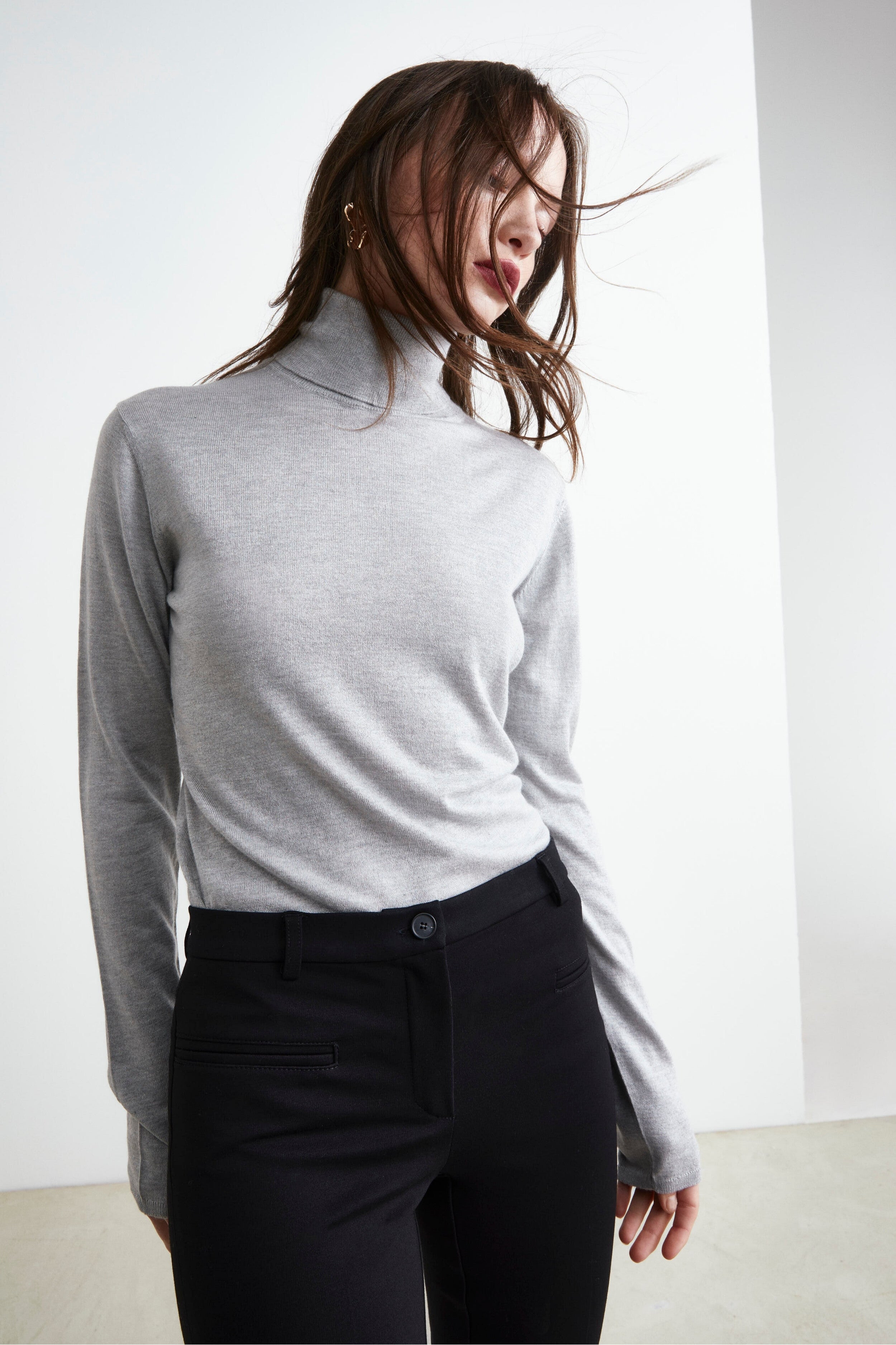 Extrafine Turtleneck in Silk and Cashmere - Light grey