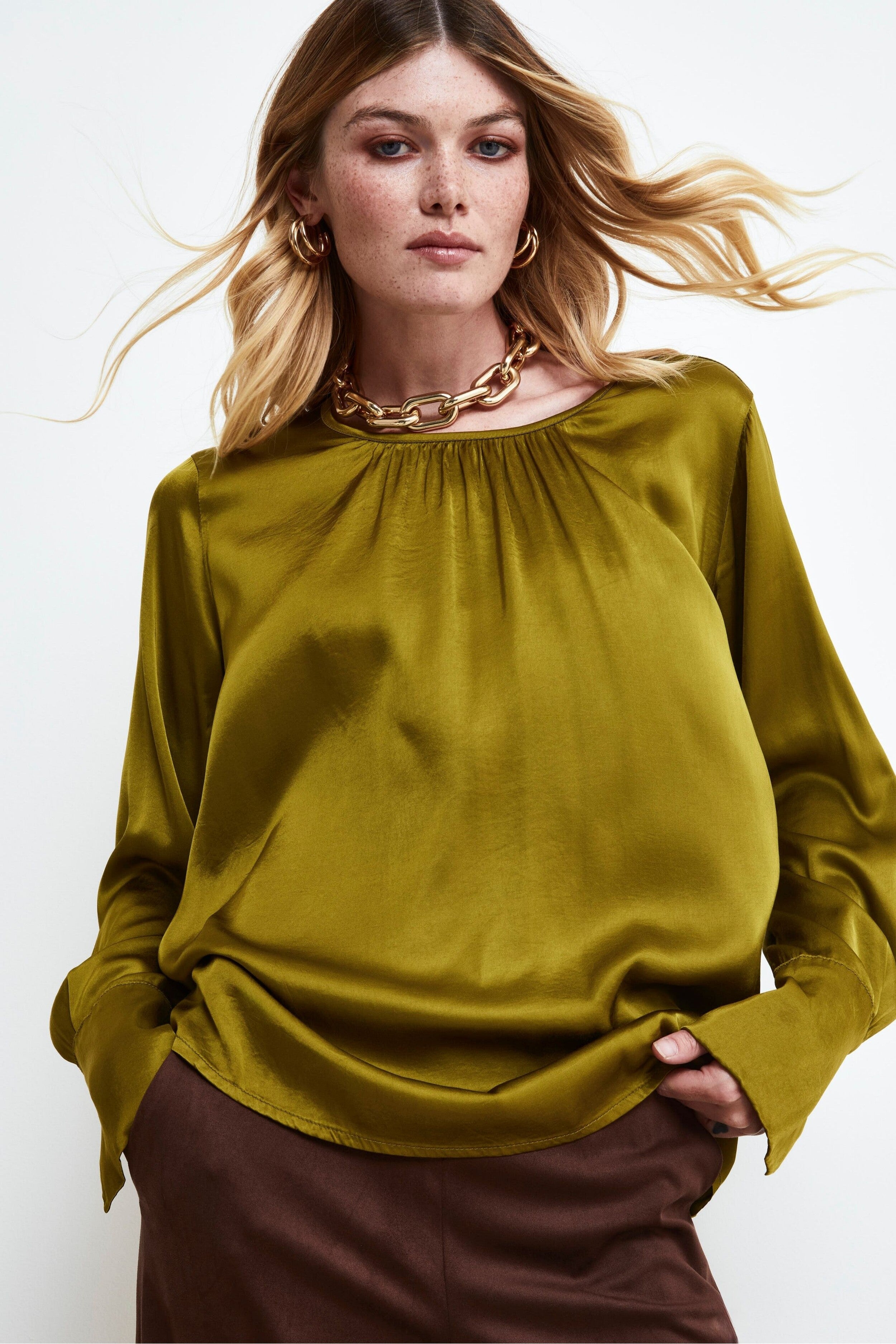 Elegant Crewneck Blouse - Canary yellow