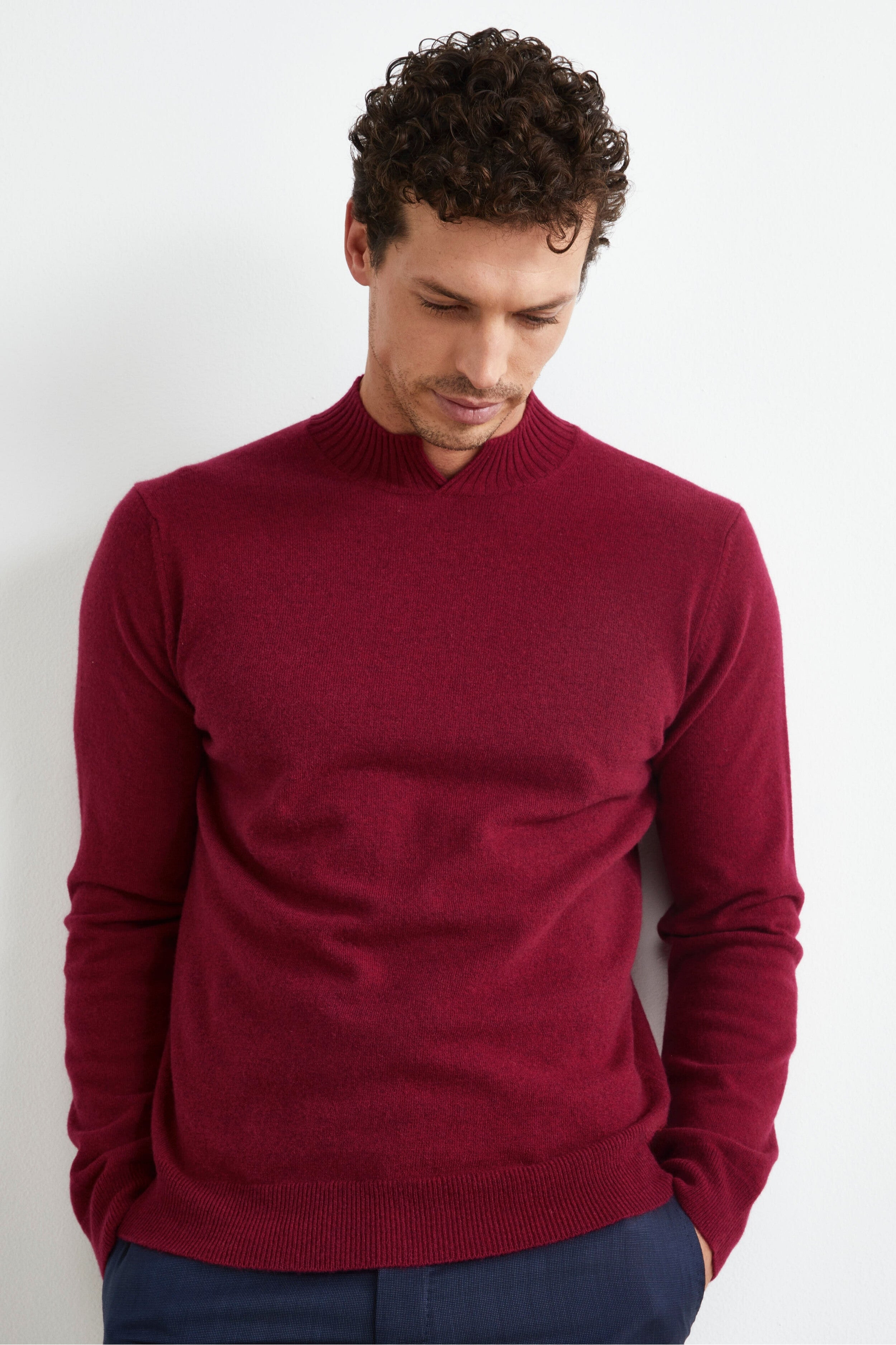 Turtleneck with Side Slit in Wool and Cashmere - Burgundy