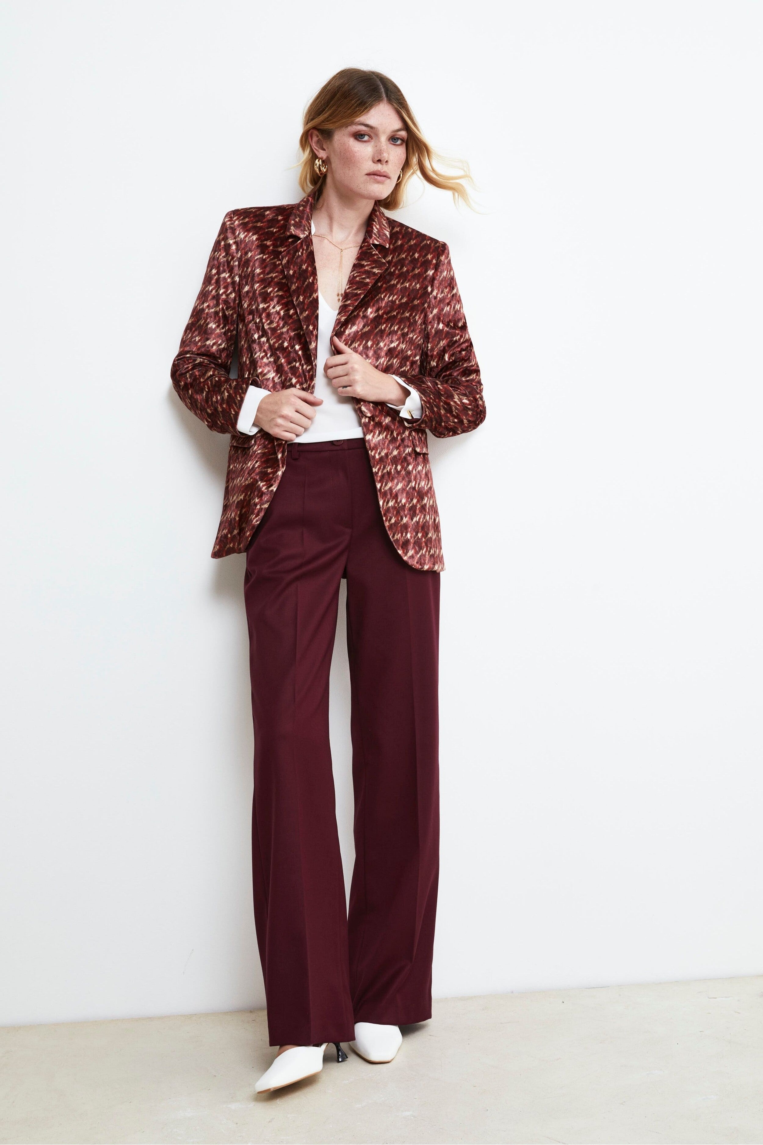 Elegant Velvet Jacket - Burgundy pattern