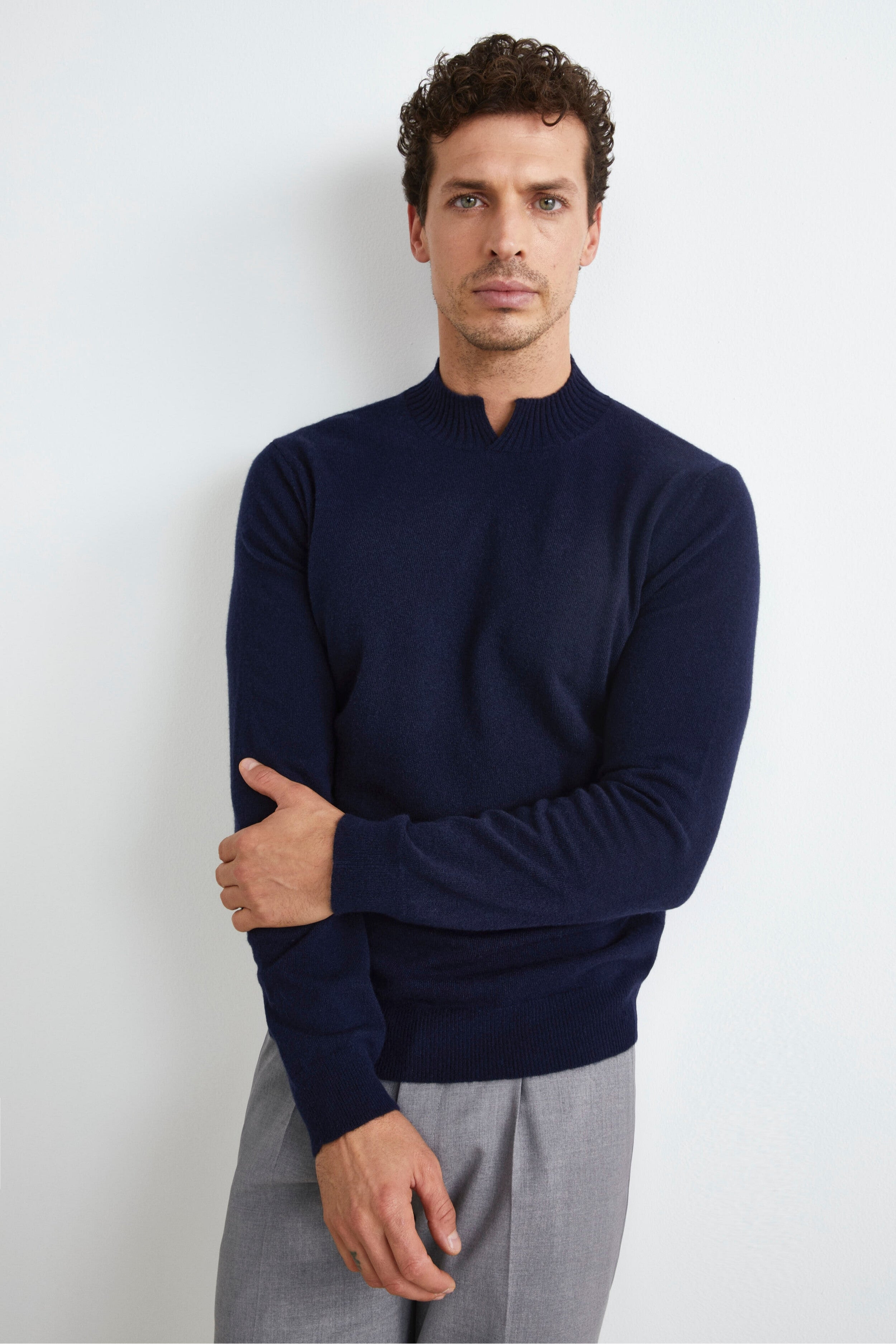 Turtleneck with Side Slit in Wool and Cashmere - Midnight blue