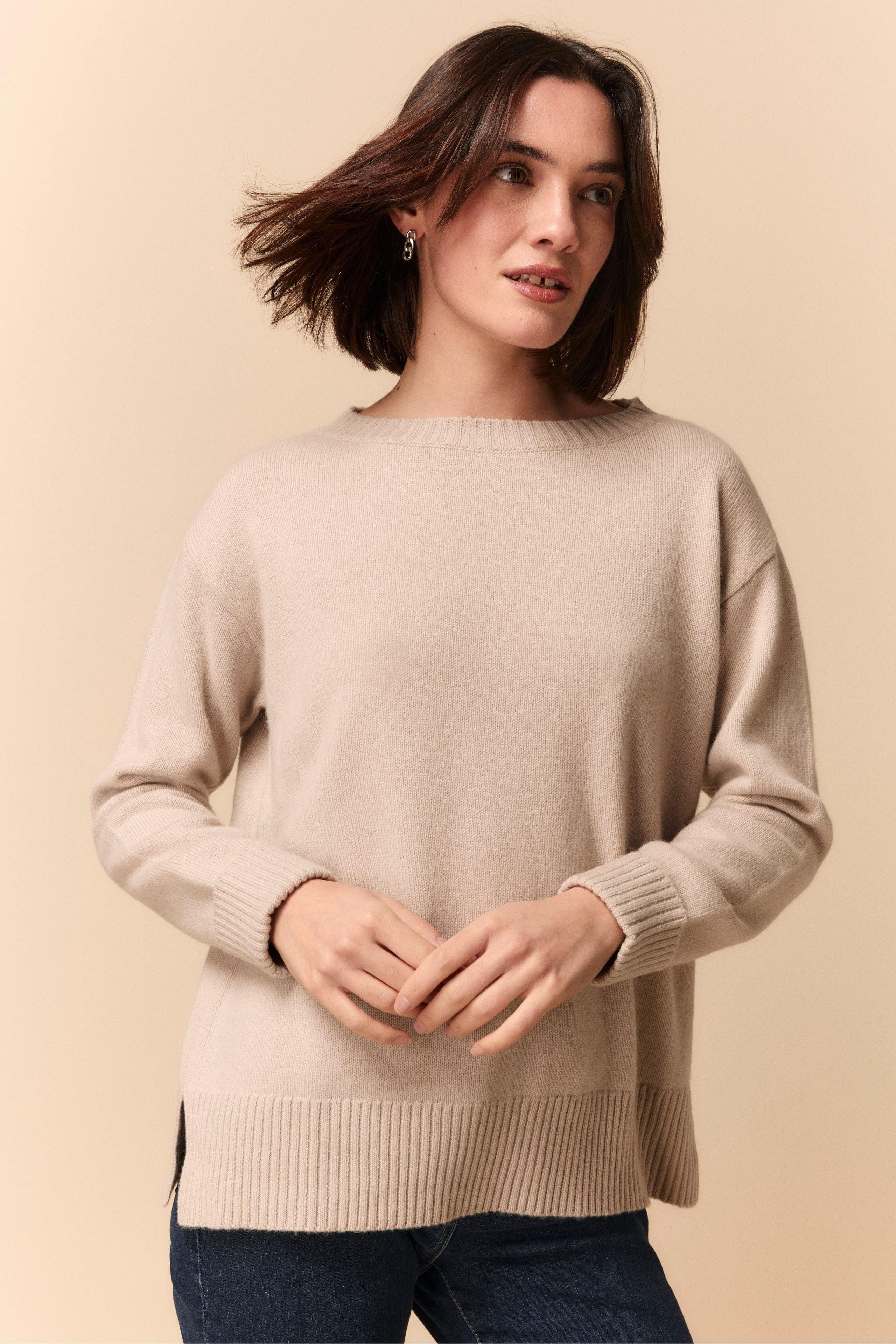 Boat Neck Sweater in Cashmere - Light brown