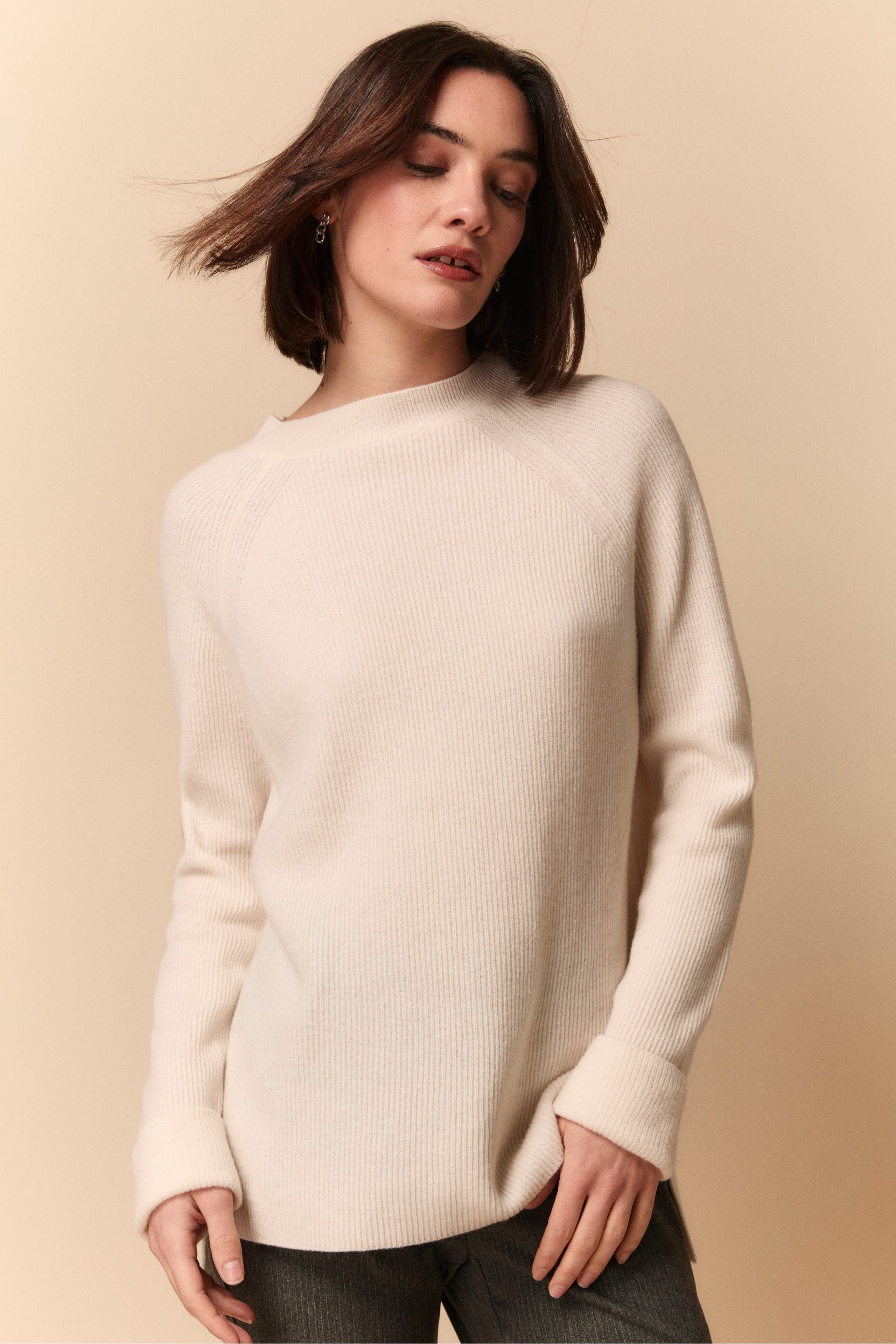 Ribbed Crew Neck Sweater in Wool and Cashmere - Cream white