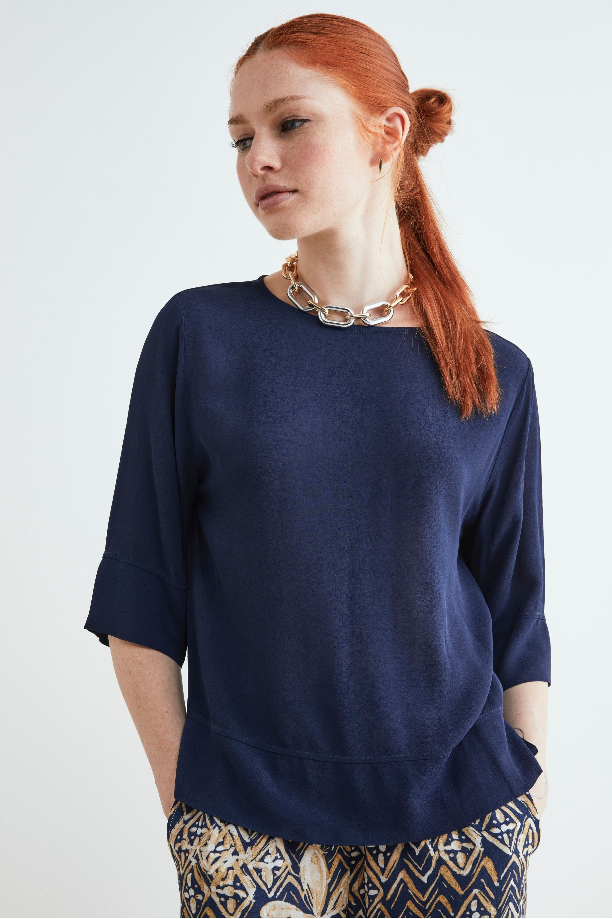 Weiche Bluse mit Rundhalsausschnitt - BLAU