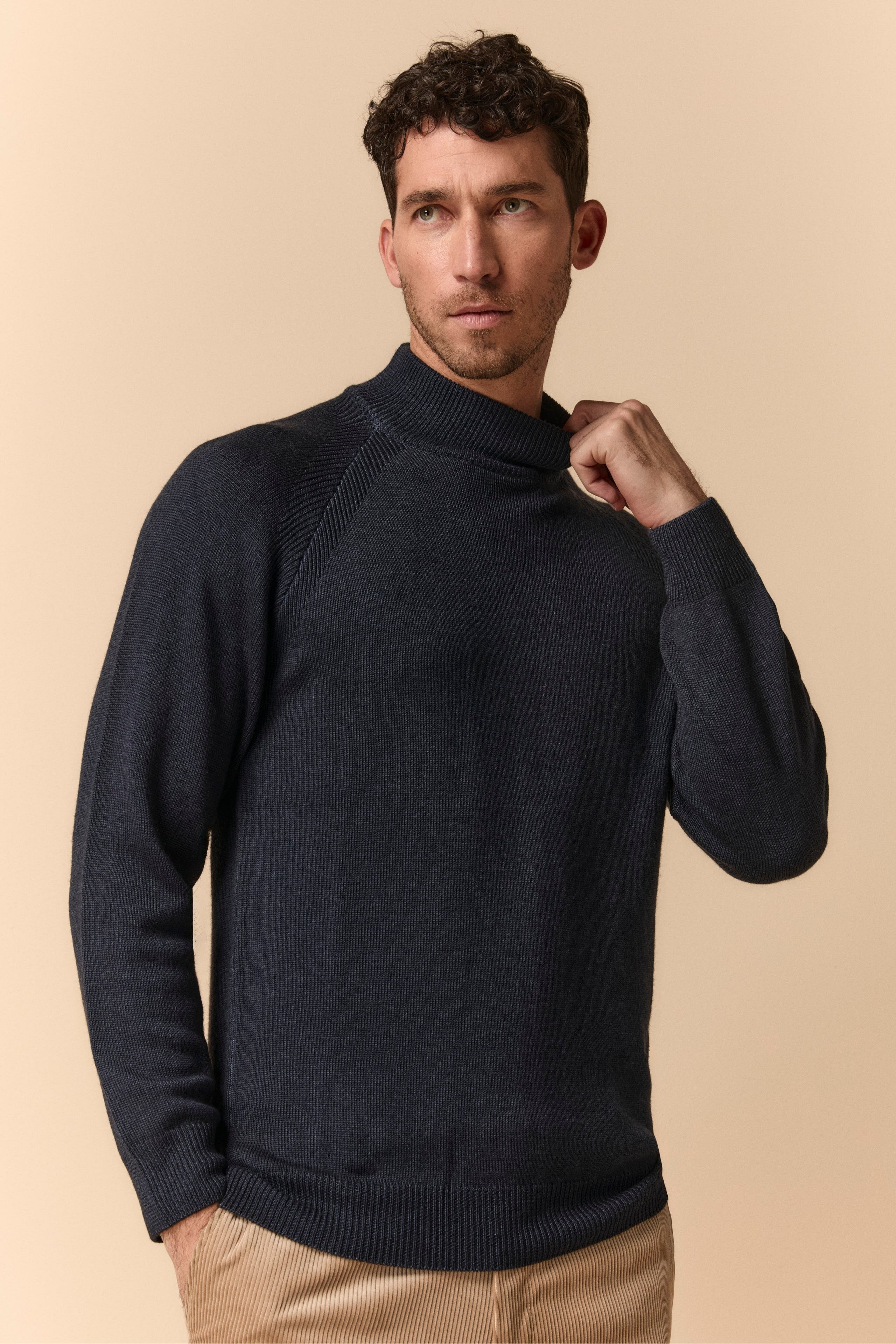 Raglan Turtleneck in Merino Wool - BLUE MARINE