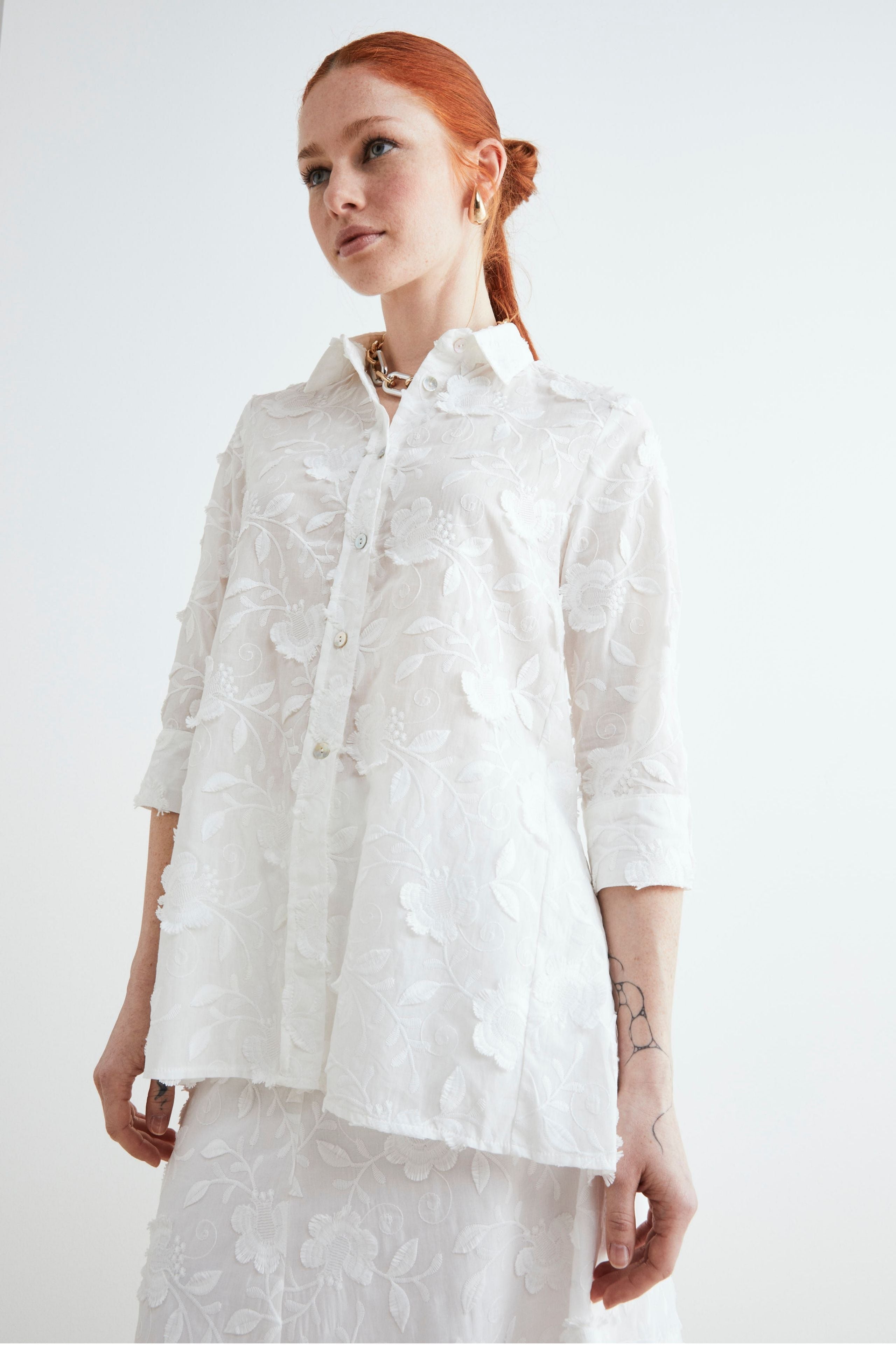 Shirt with floral embroidery - WHITE