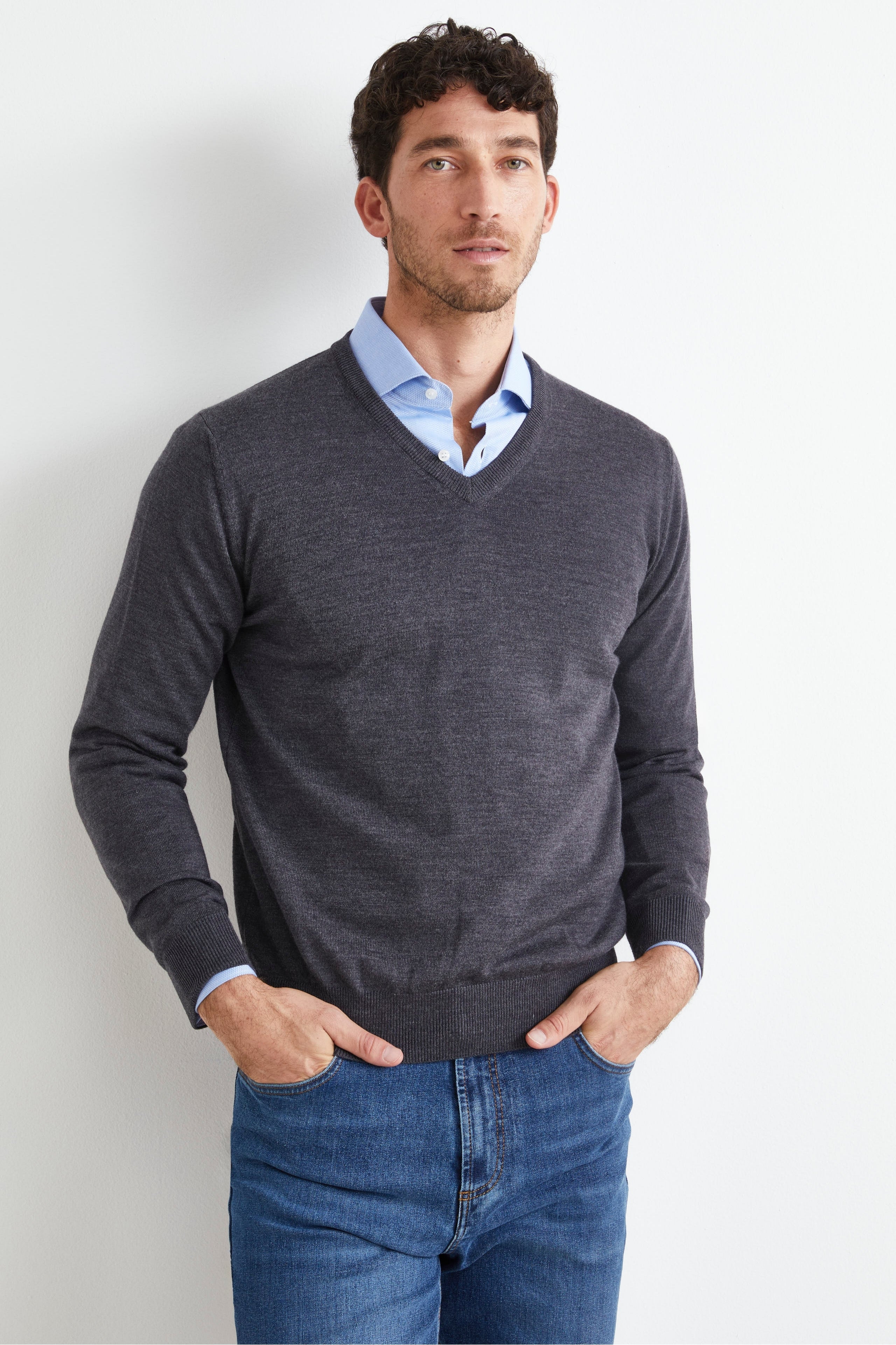 V-Neck Merino Wool Sweater - Charcoal grey