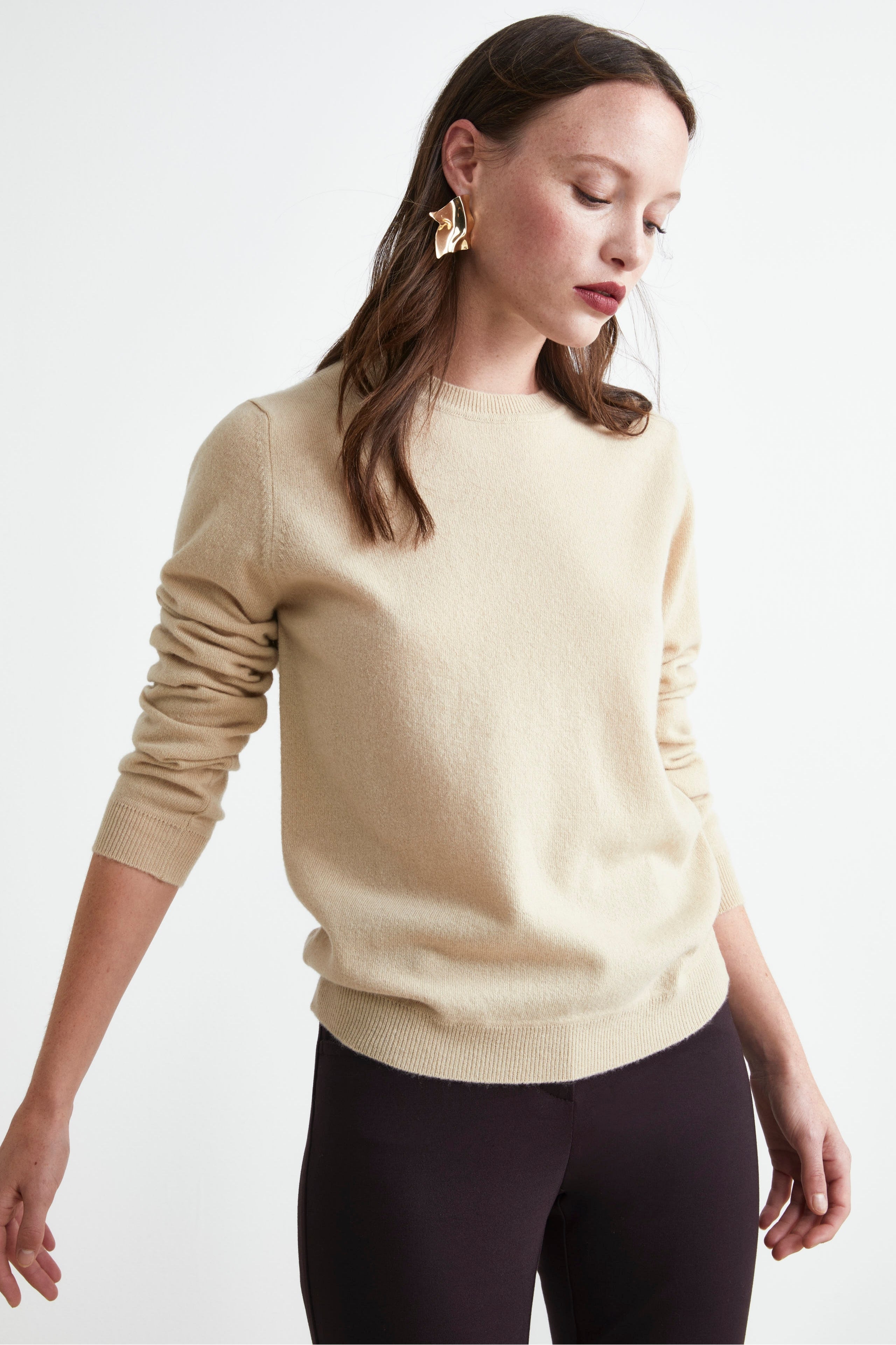 Pull à col ras du cou en laine et cachemire - BEIGE