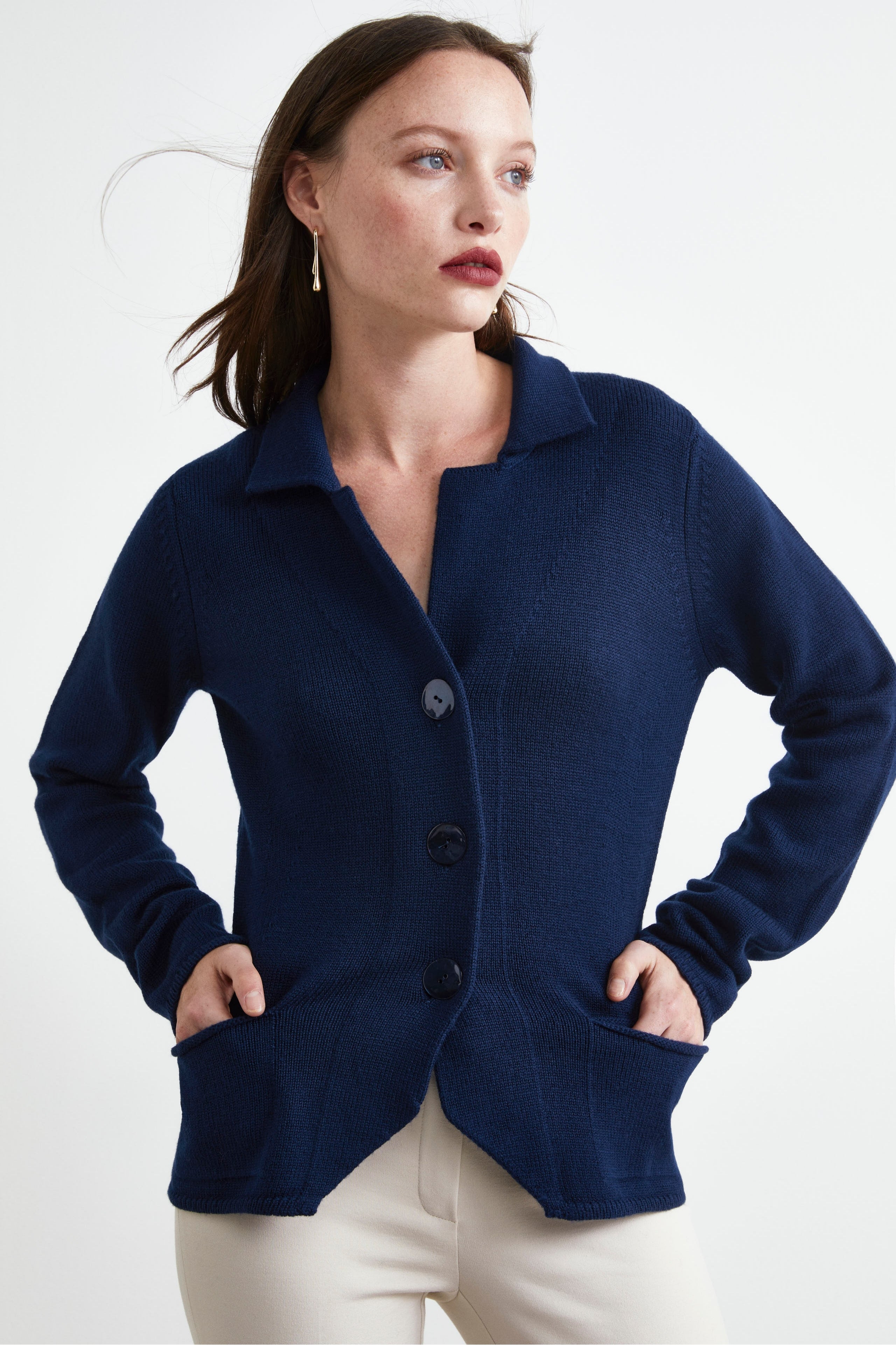 Strickjacke aus Wolle mit Knöpfen - BLAU