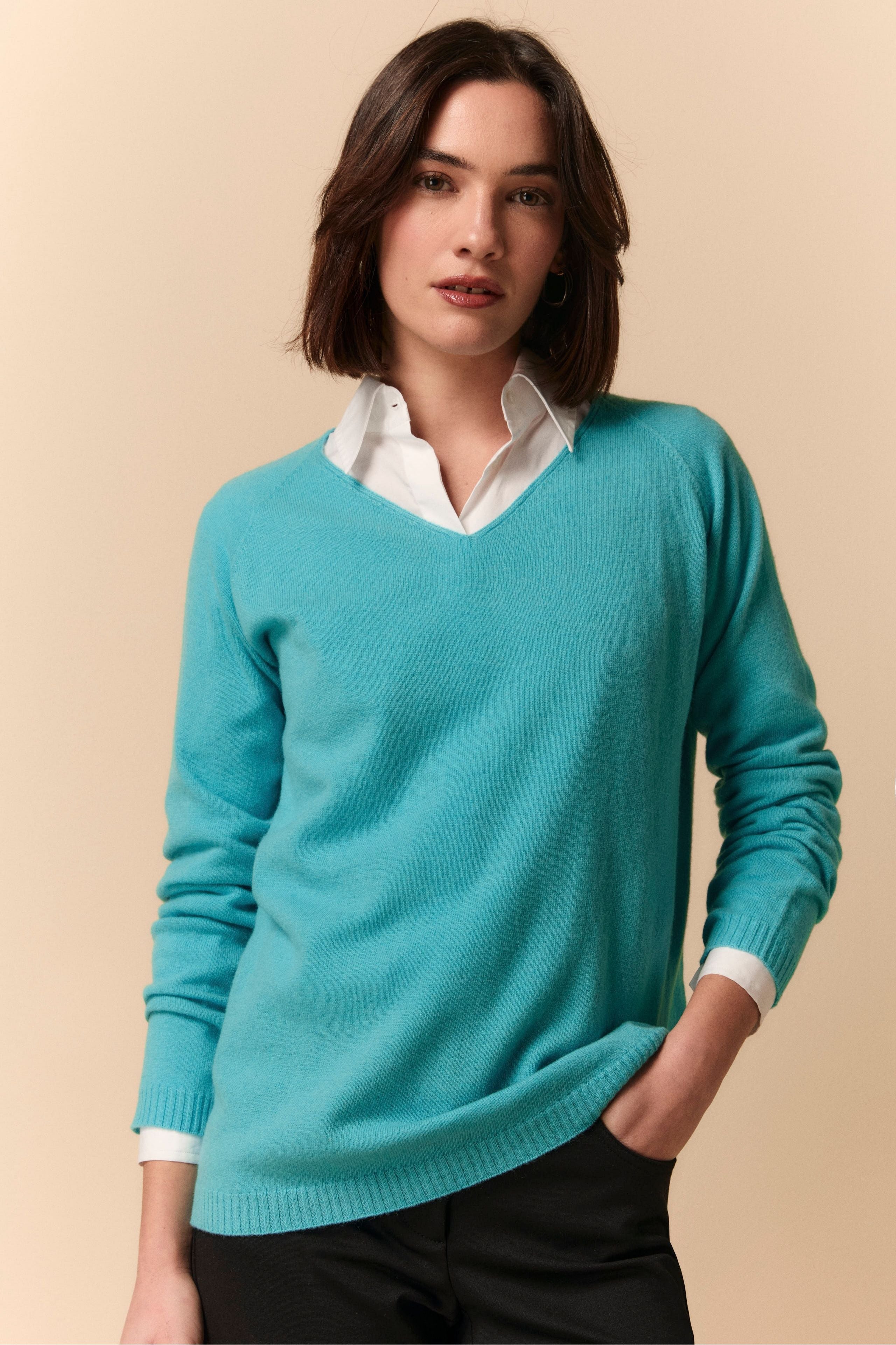 V-Neck Sweater in Wool and Cashmere - Aquamarine