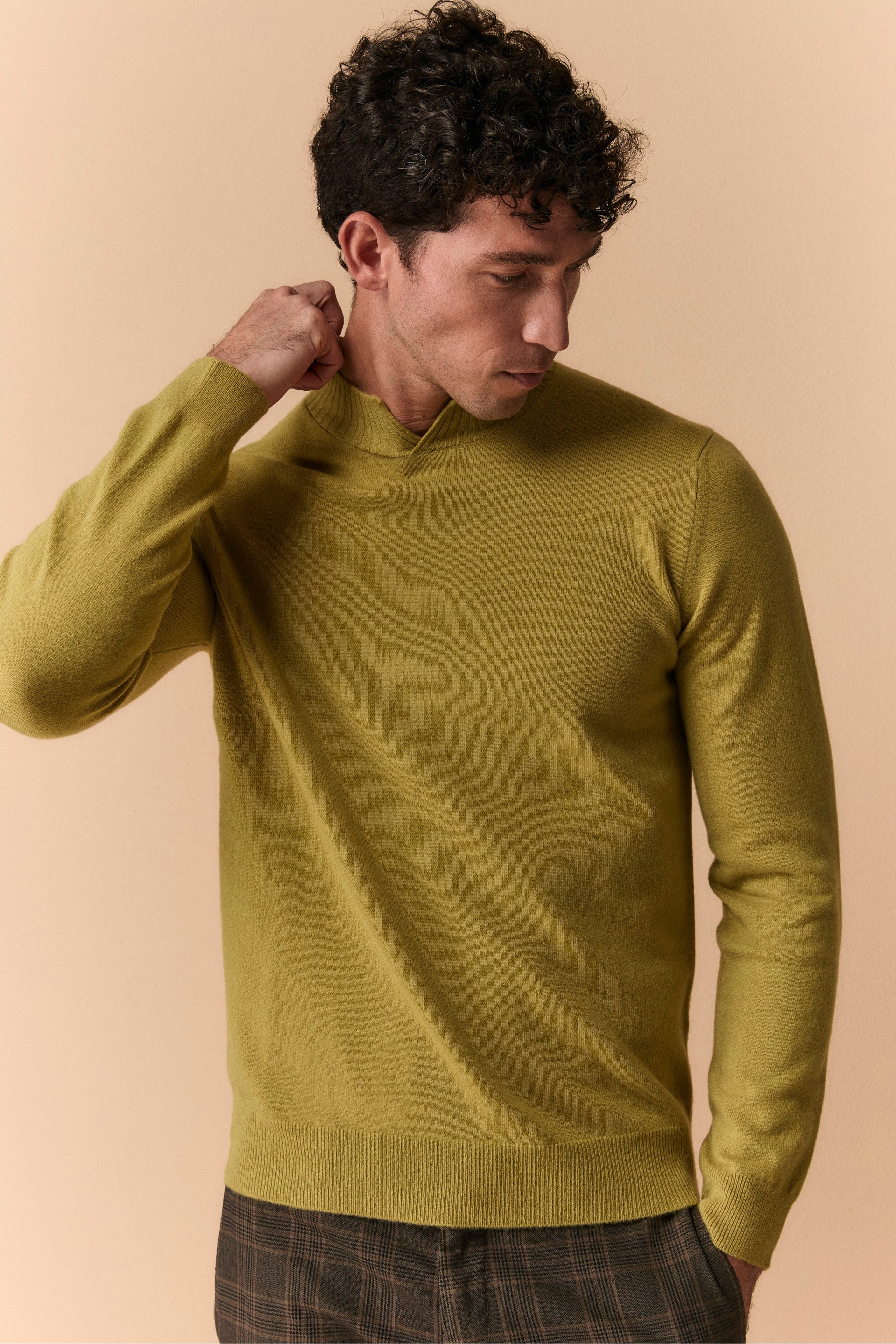 Rollkragenpullover mit Schlitz aus Wolle und Kaschmir - LIME