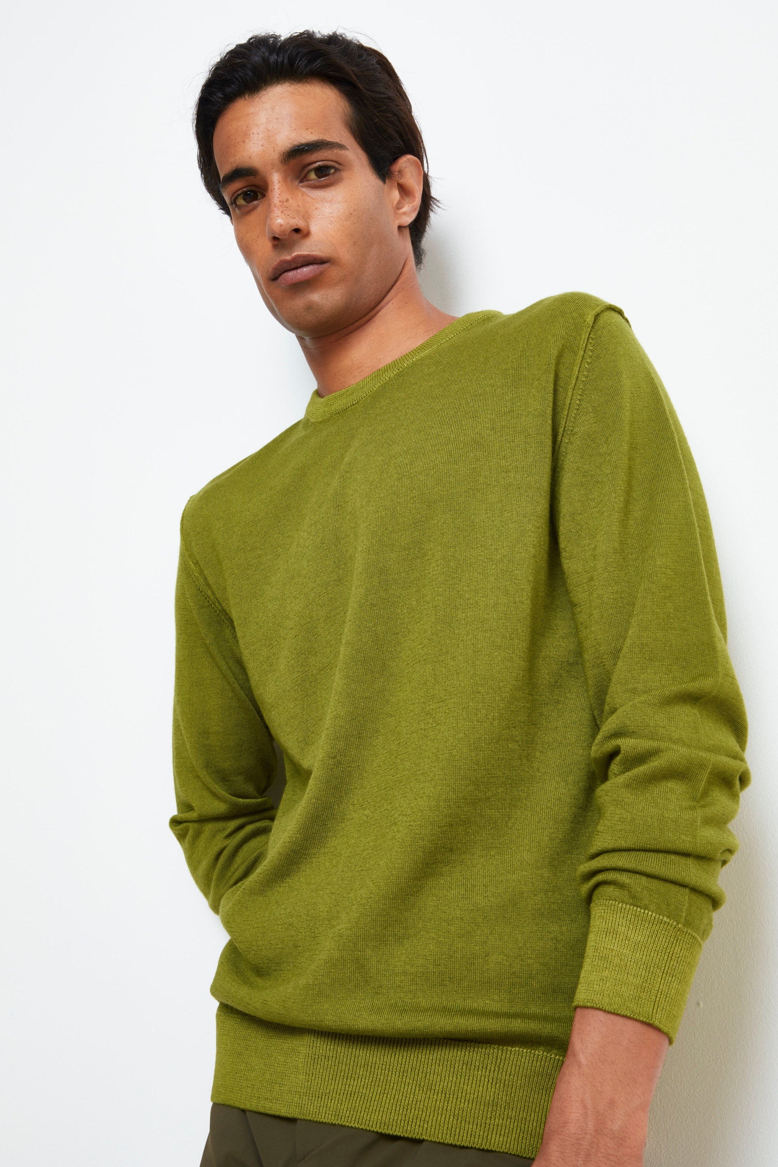 Pull col rond en laine mérino extrafine - VERT OLIVE