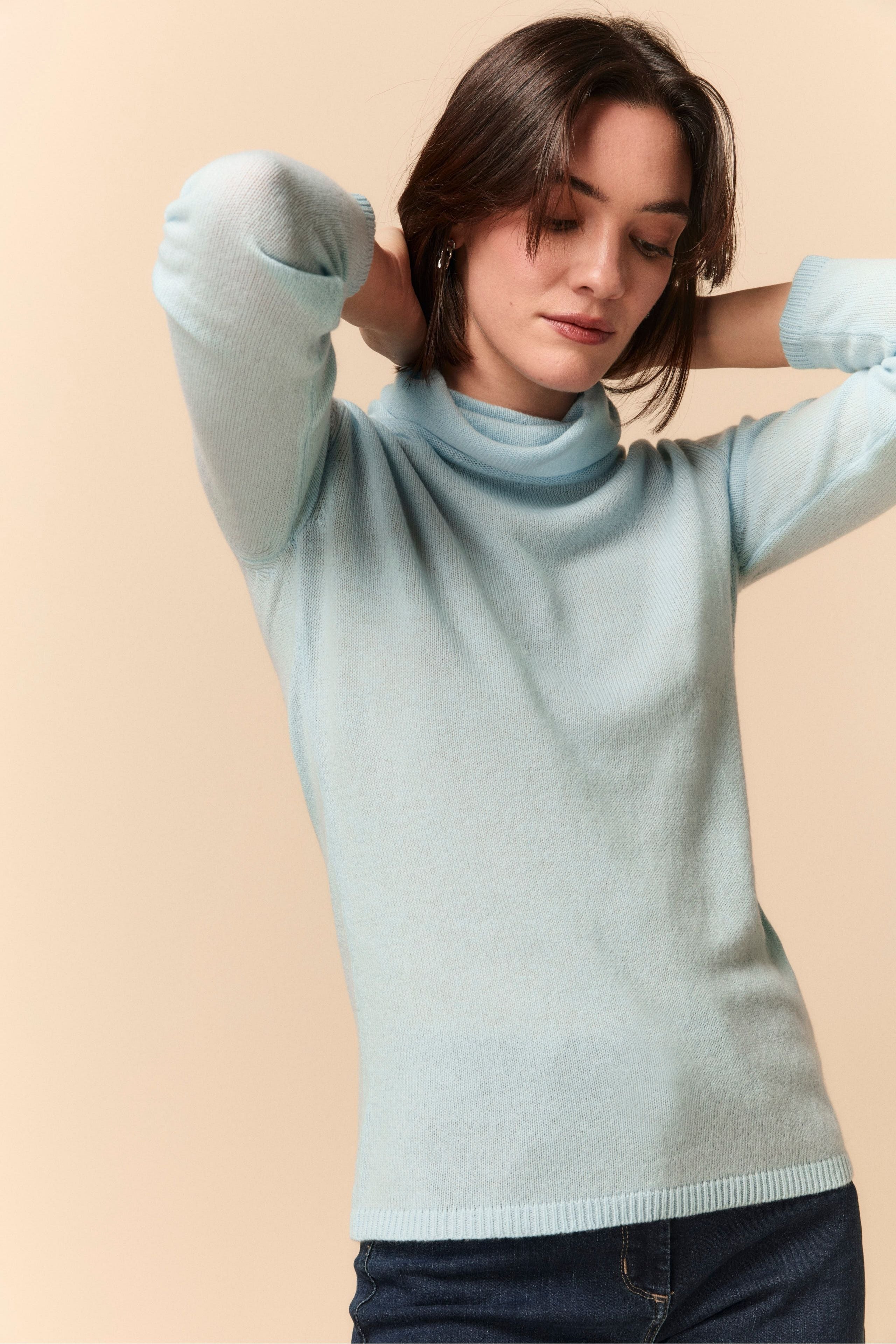 Soft Turtle Neck Sweater in Cashmere - Light blue