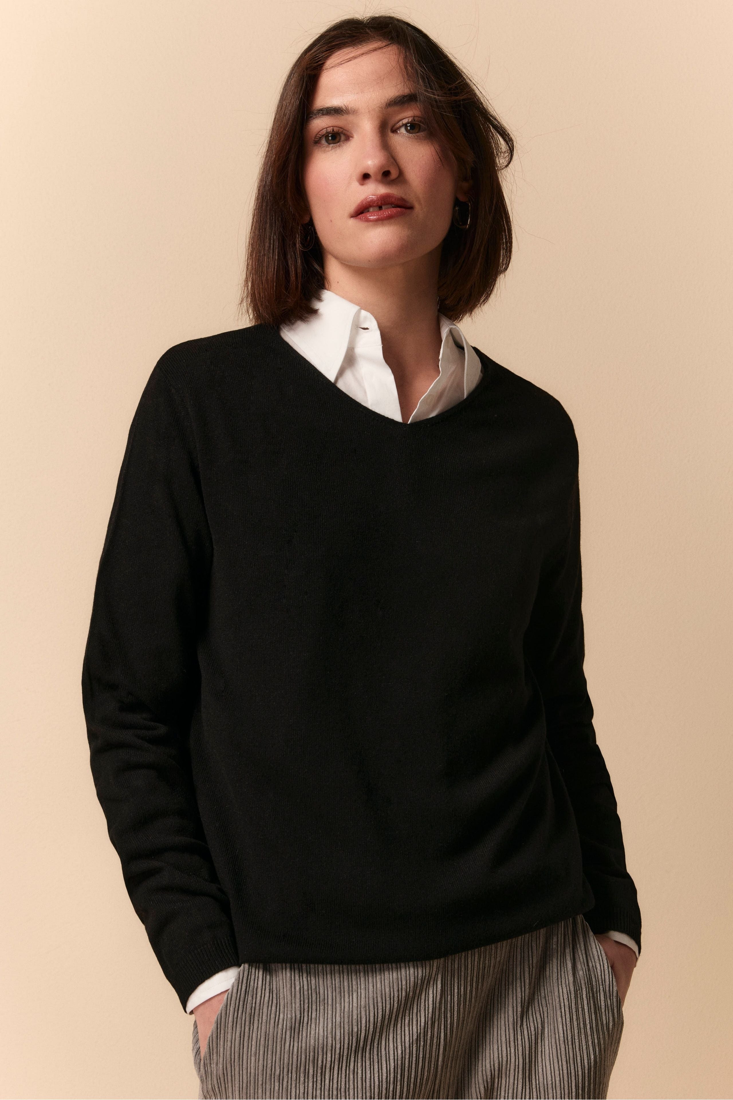 V-Neck Sweater in Silk and Cashmere - BLACK