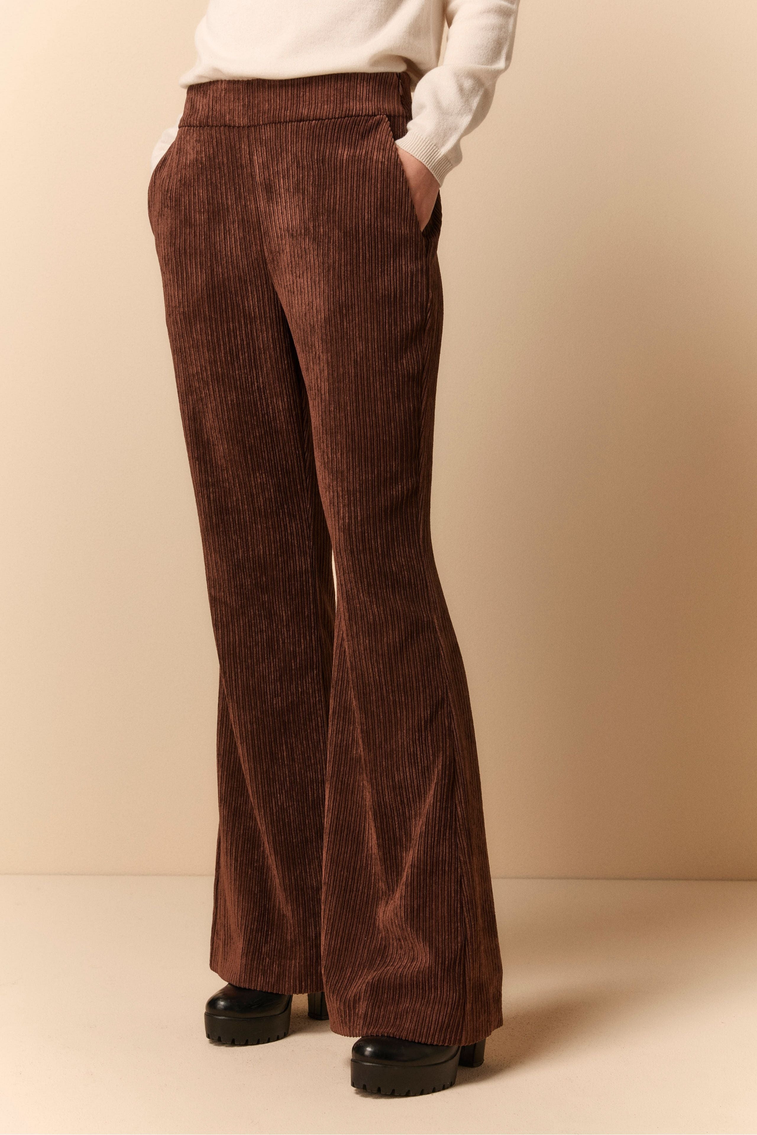 Flared Trousers in Velvet - Cinnamon