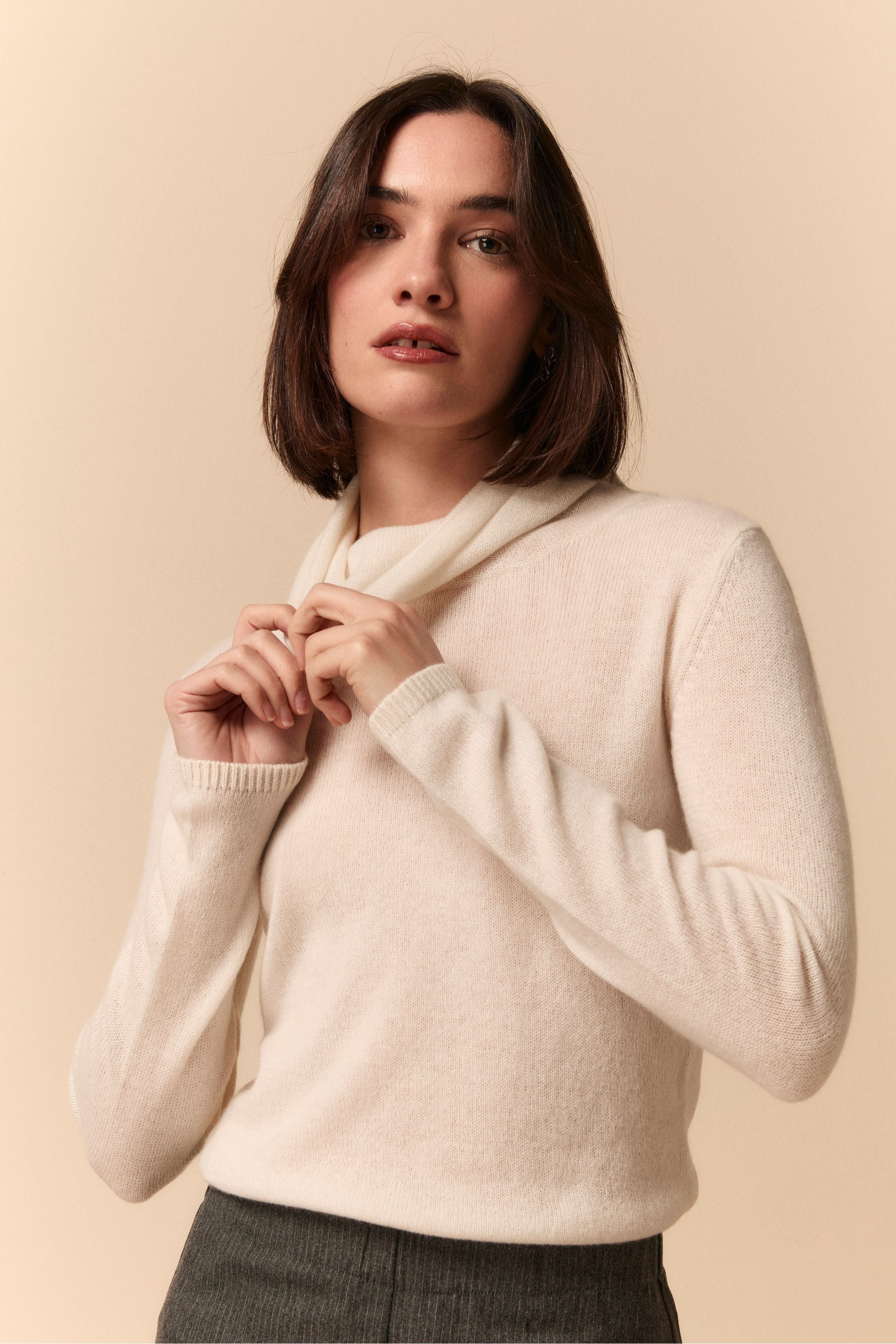 Pullover mit weichem Kragen aus Kaschmir - CREAM