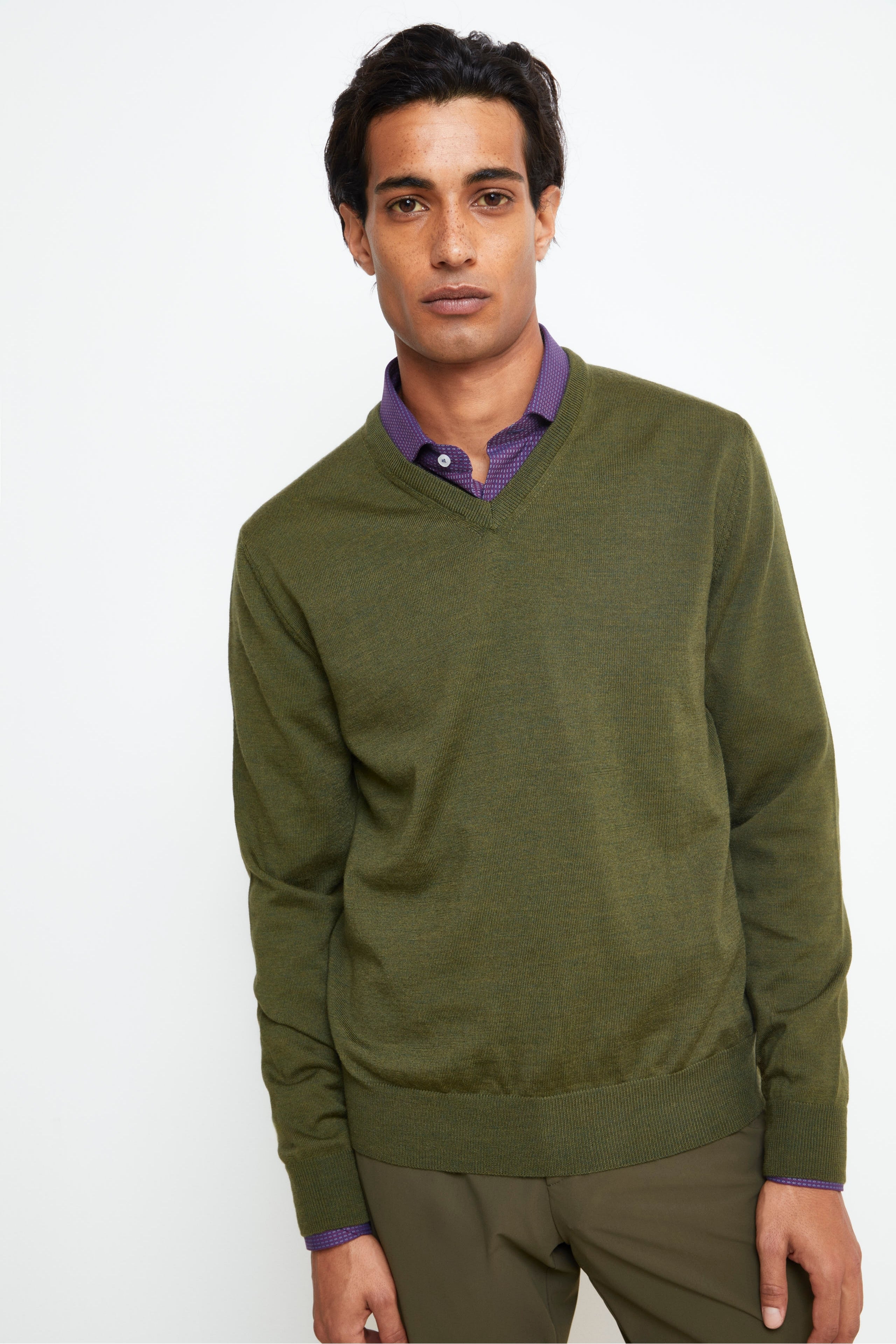 V-Neck Merino Wool Sweater - Military green