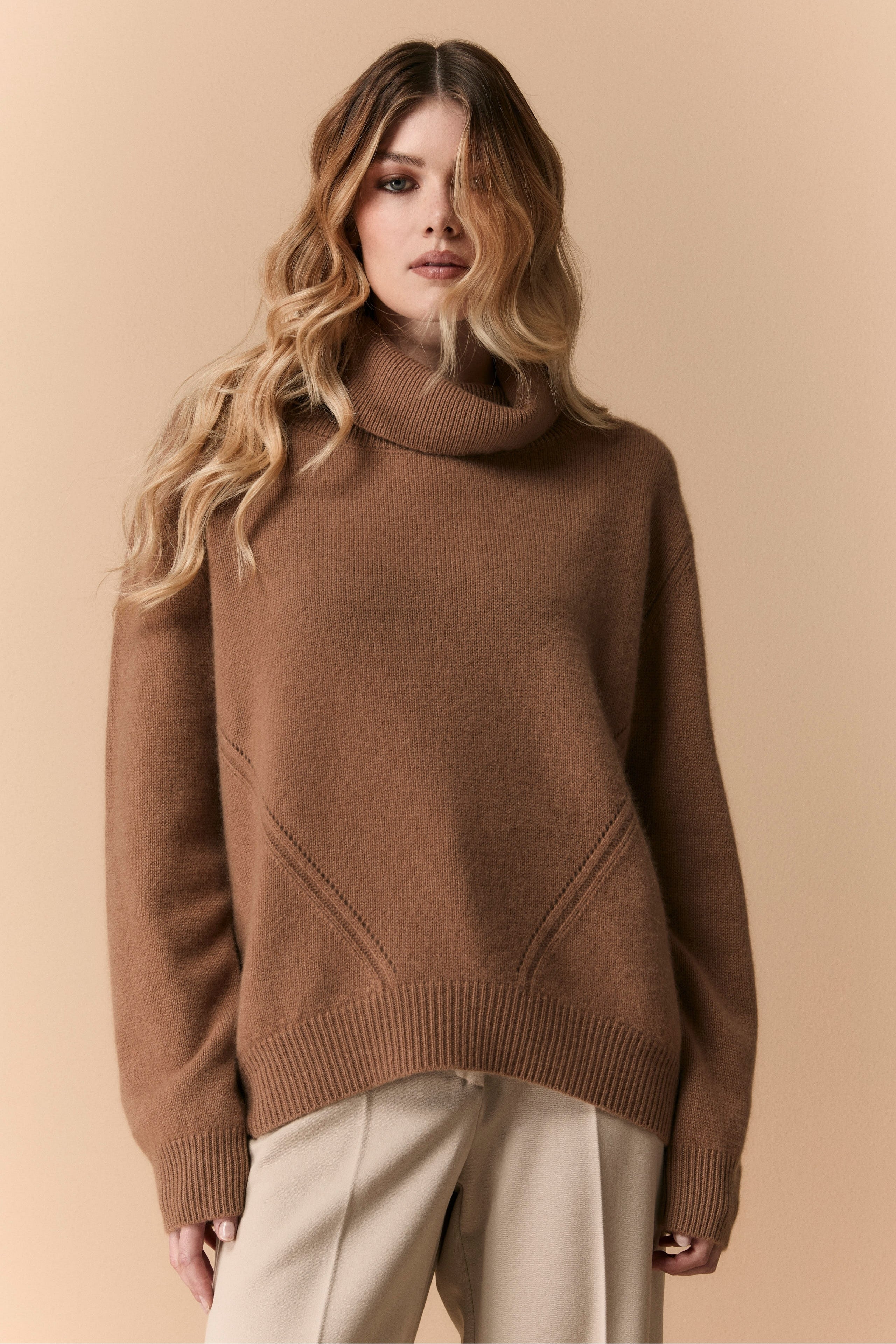 Oversized Turtleneck in Cashmere - CAMMELLO