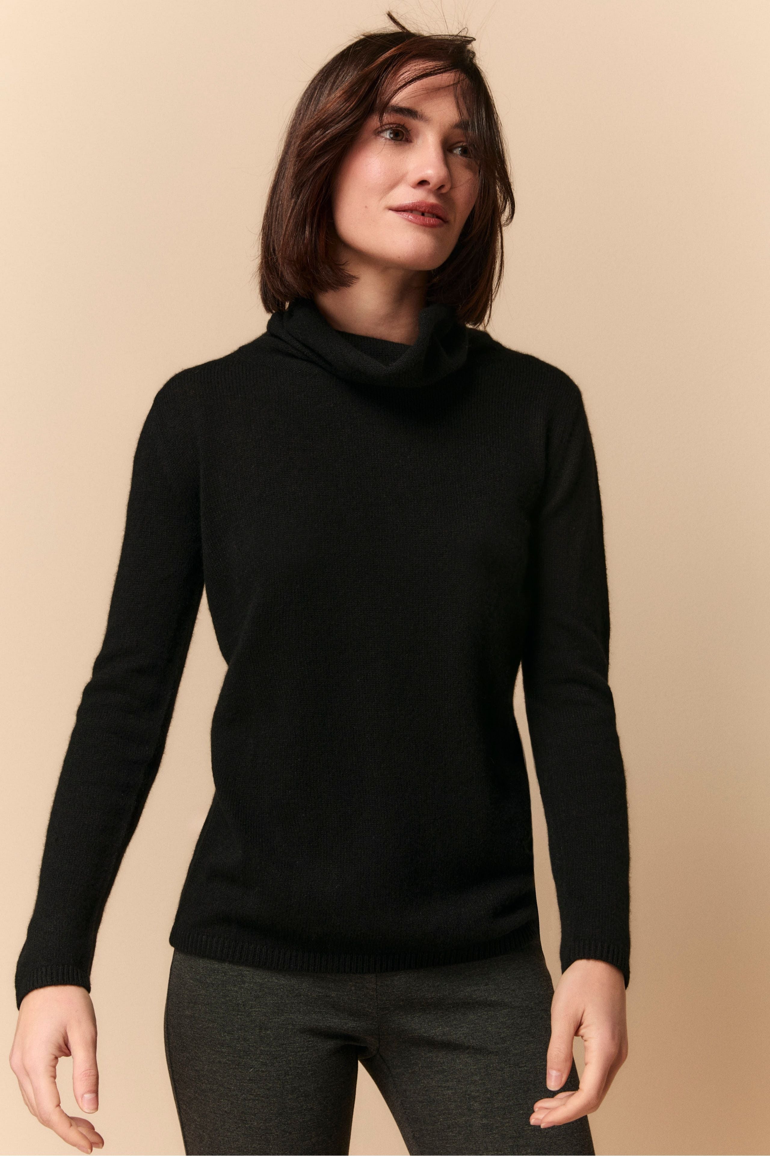 Soft Turtle Neck Sweater in Cashmere - BLACK