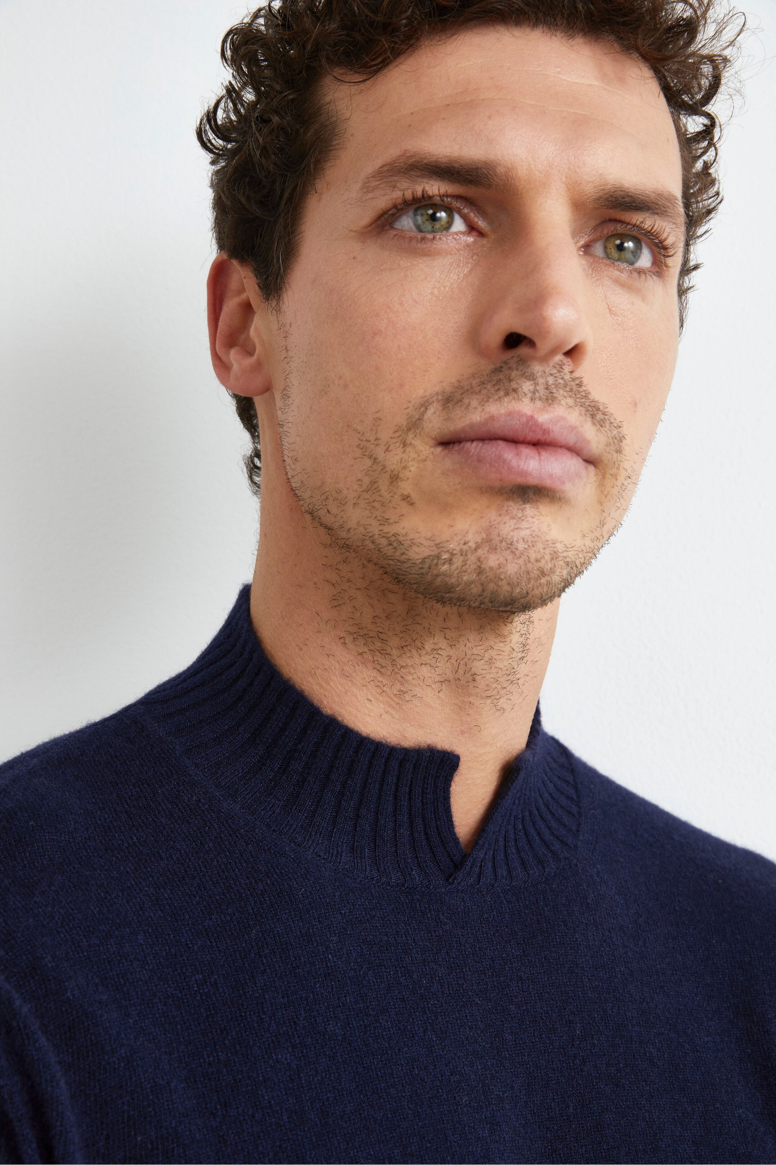 Turtleneck with Side Slit in Wool and Cashmere - Midnight blue