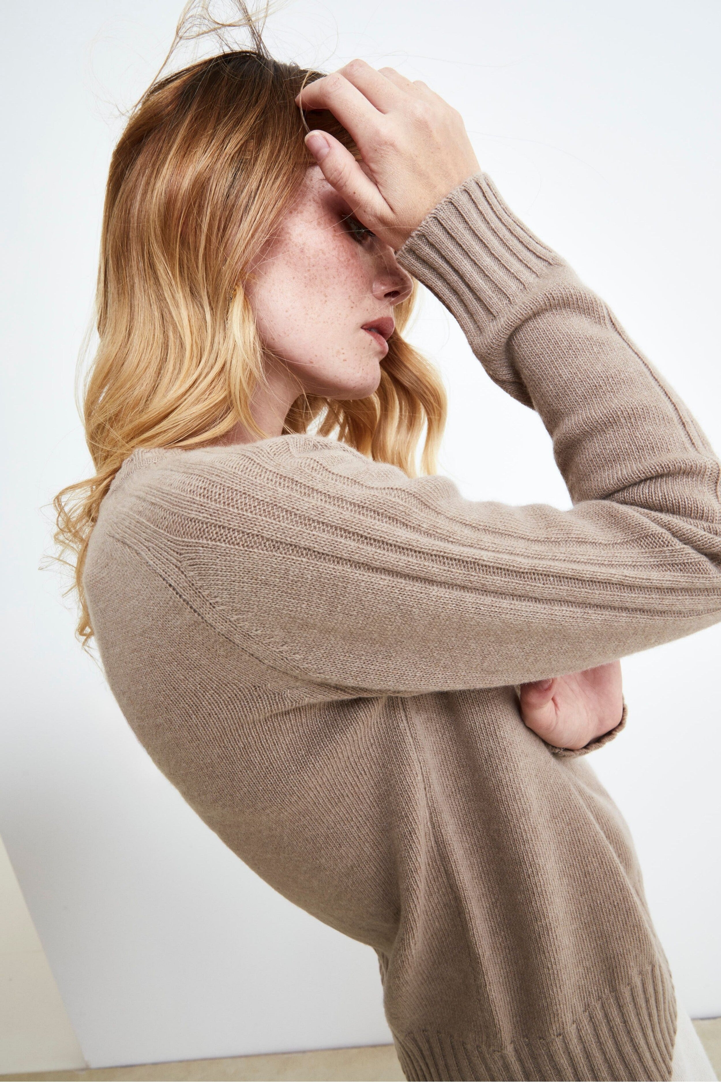 Wool and cashmere sweater with boat neckline - Brown