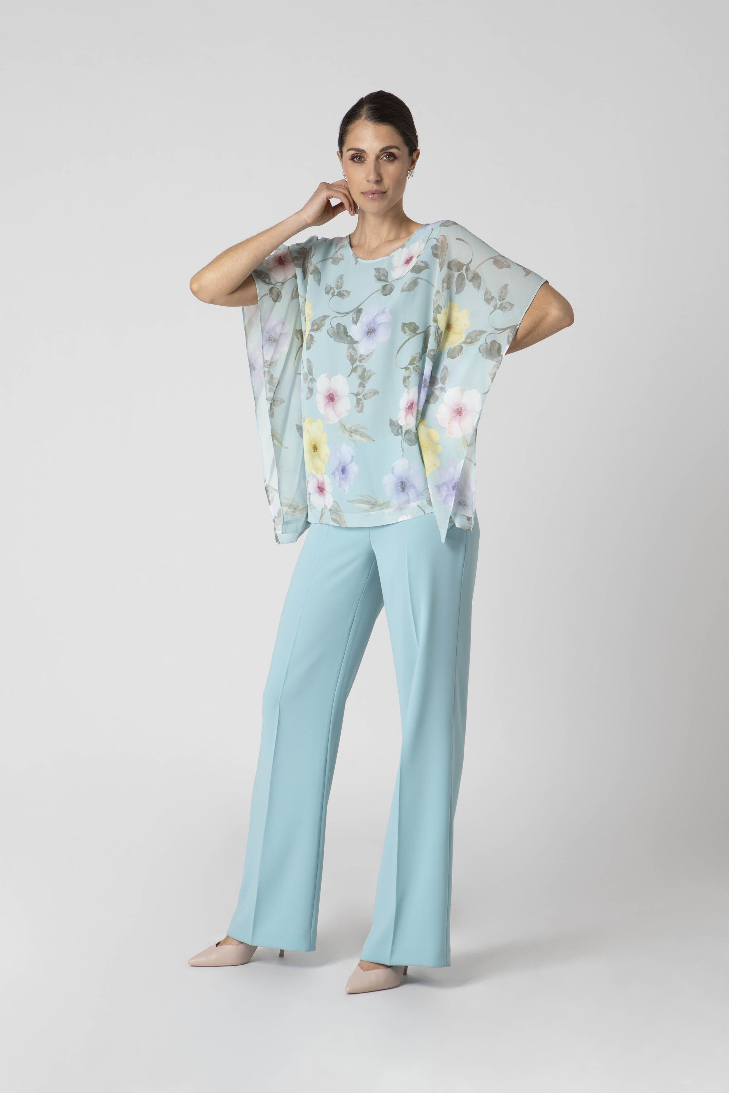 Sleeveless floral blouse - Aqua green pattern