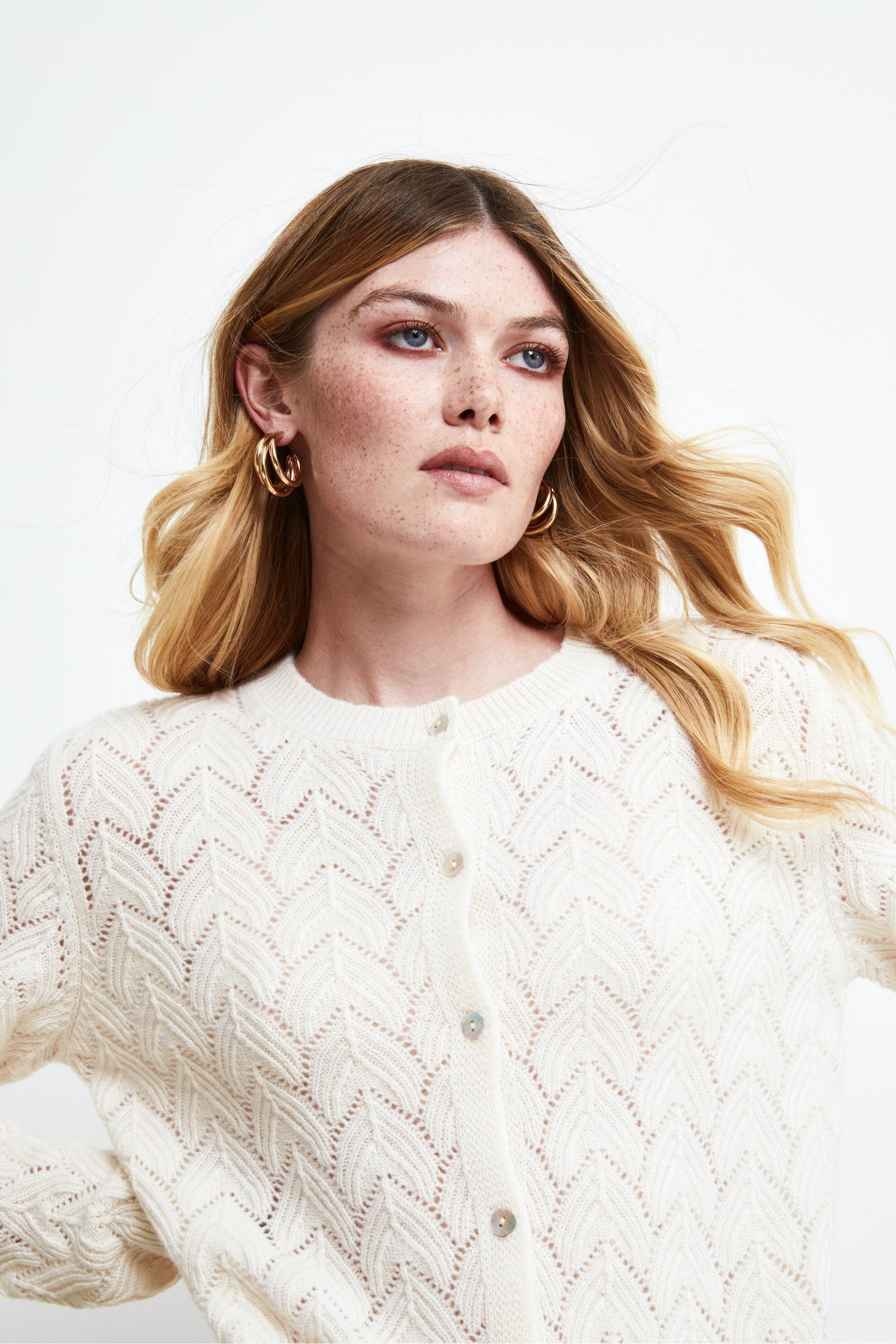 Lochmuster Kaschmir Wollcardigan - Creme weiß