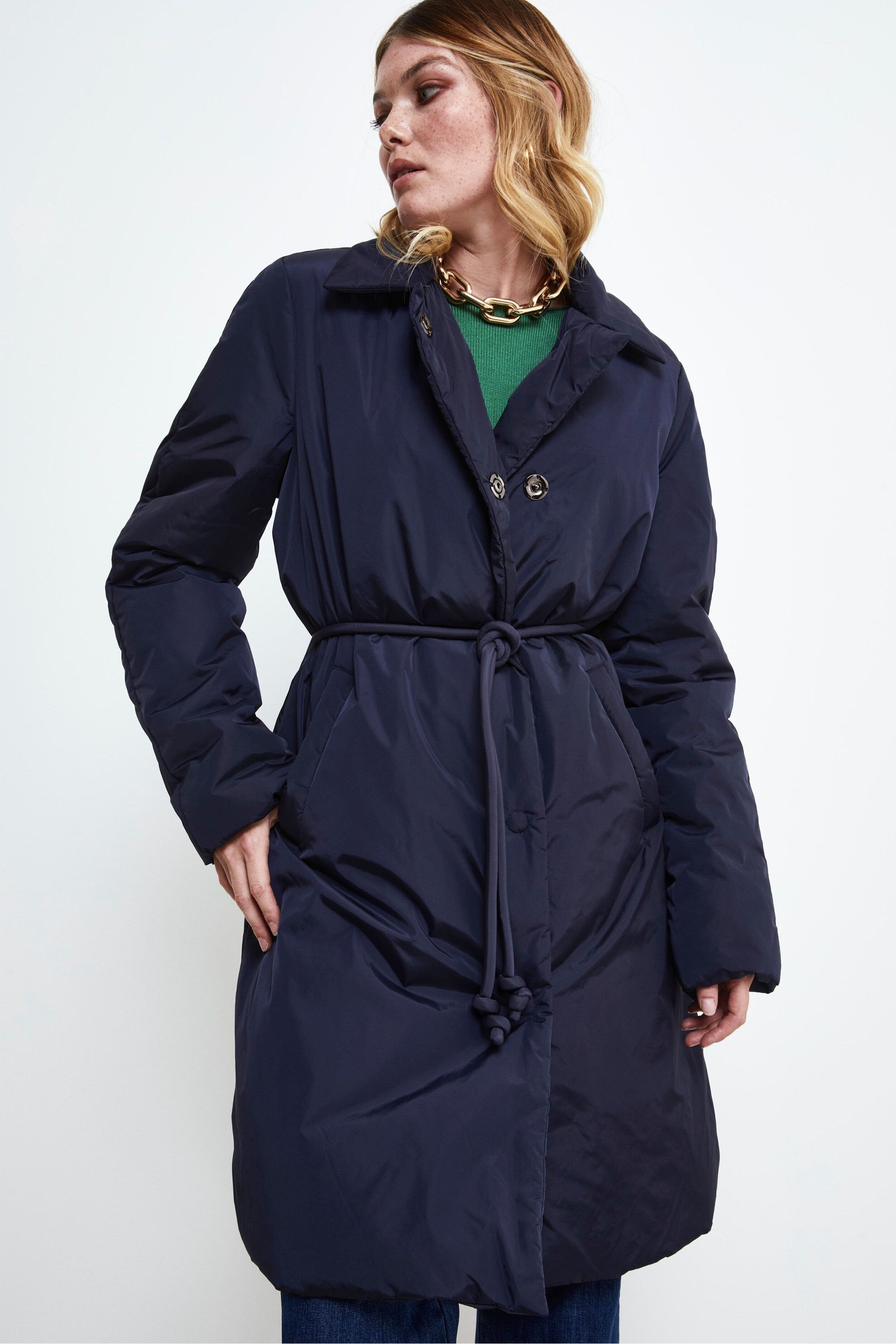 Midi-Daunenjacke mit Gürtel - Marineblau