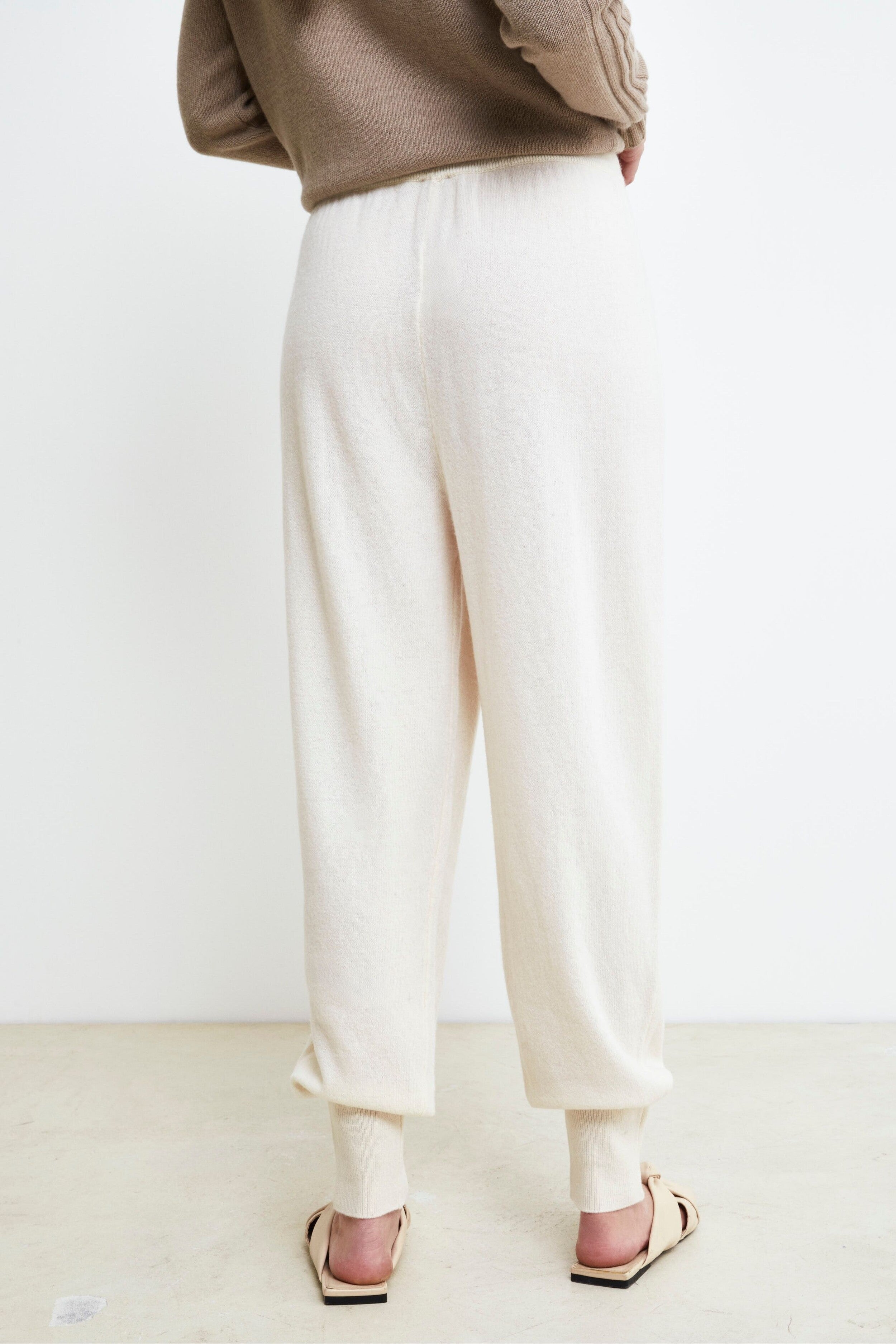 Wool and Cashmere Jogger Pants - Cream white