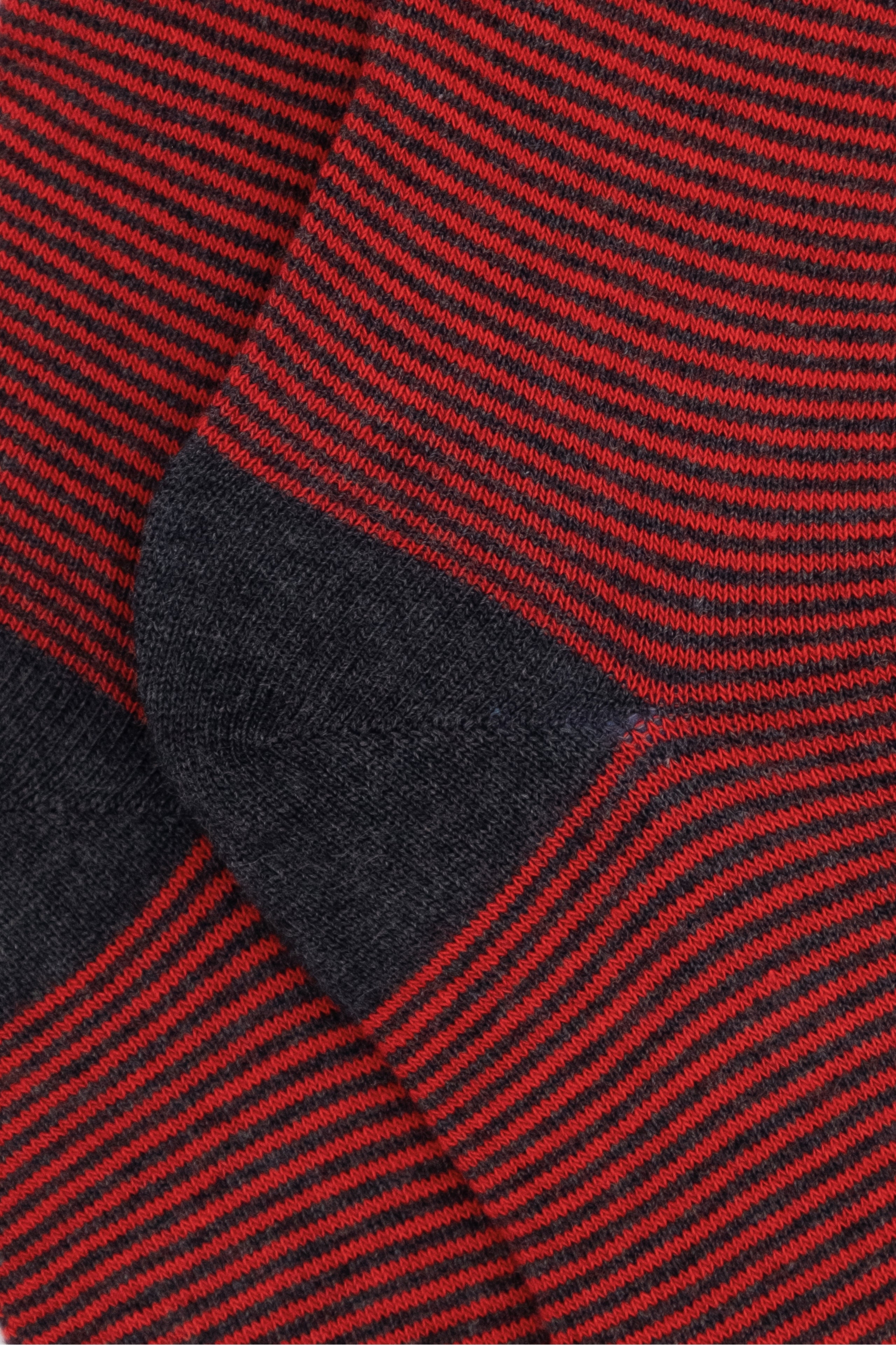 Long Socks with Windsor Pattern - Striped Red