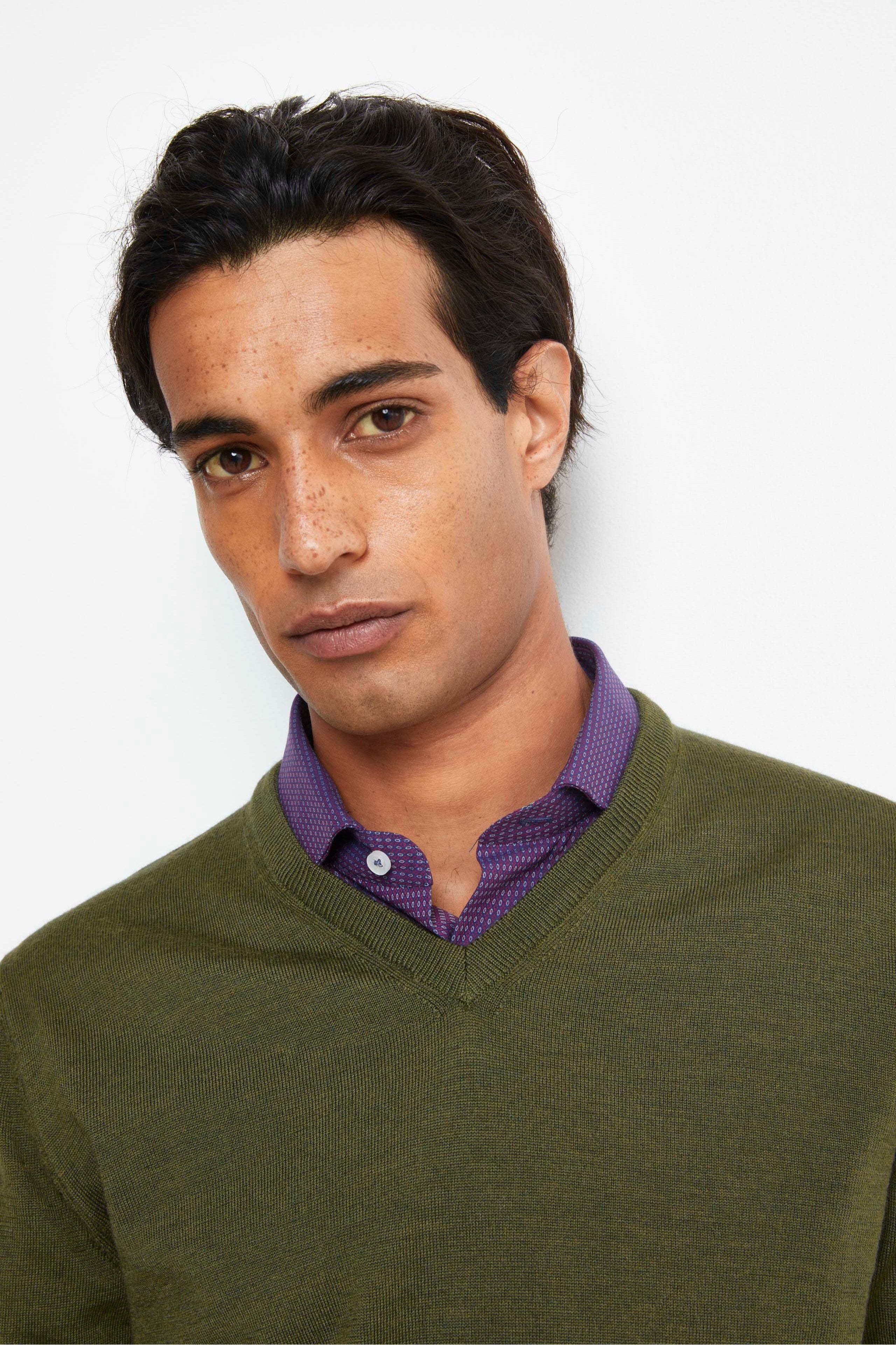 V-Neck Merino Wool Sweater - Military green