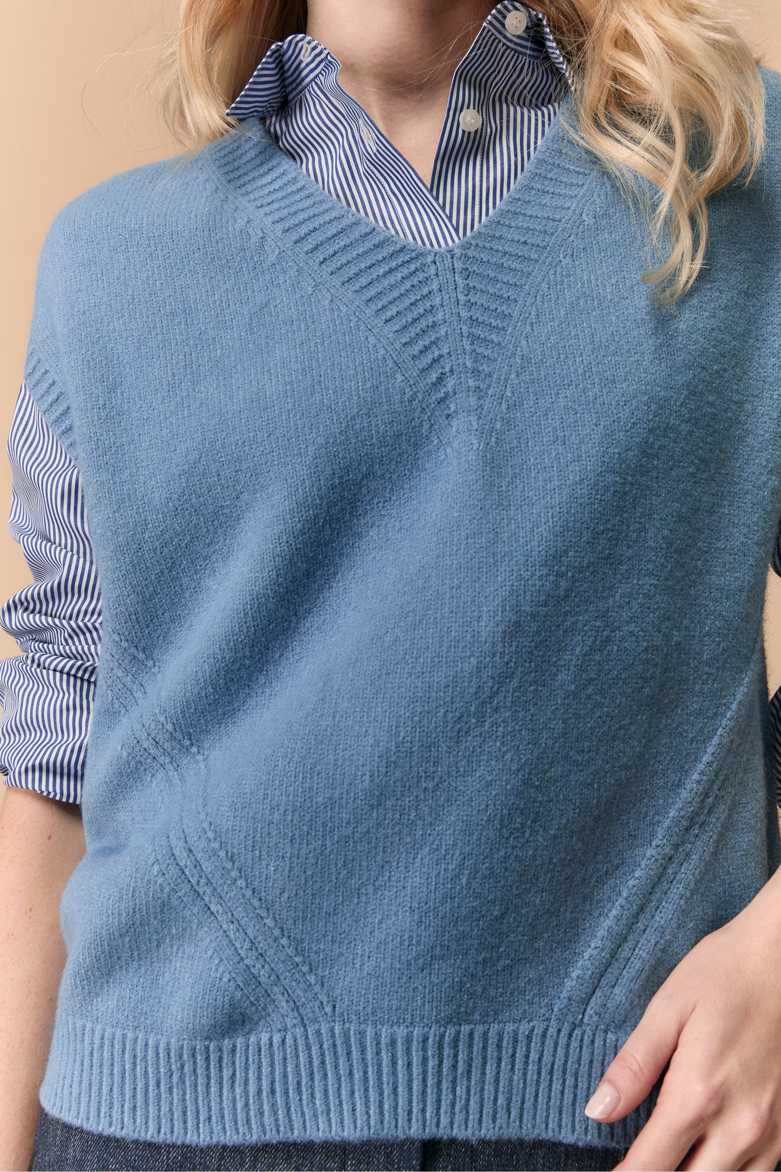 Knitted Vest with V-Neck - Cobalt blue