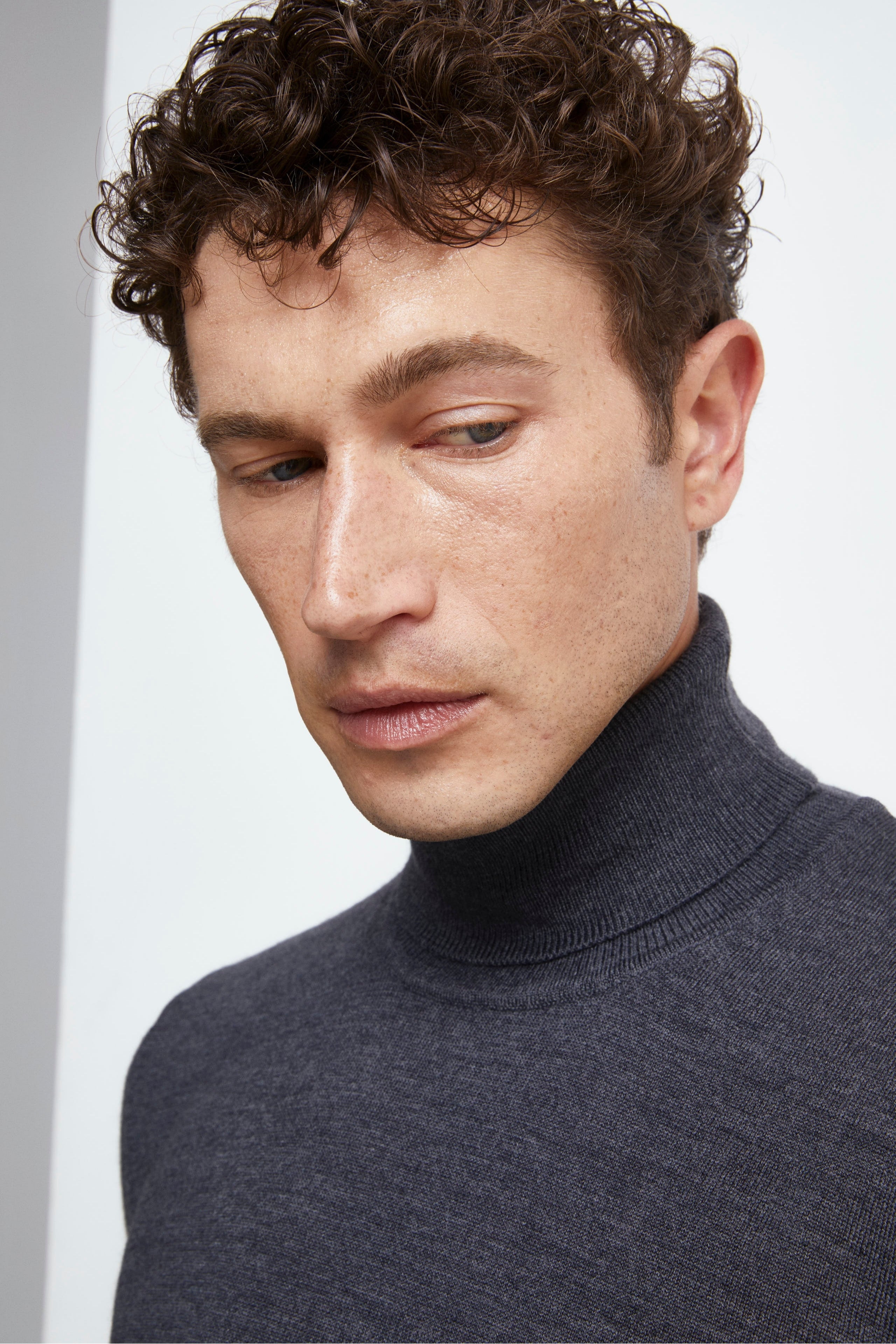 Merino Wool Turtleneck - Charcoal grey