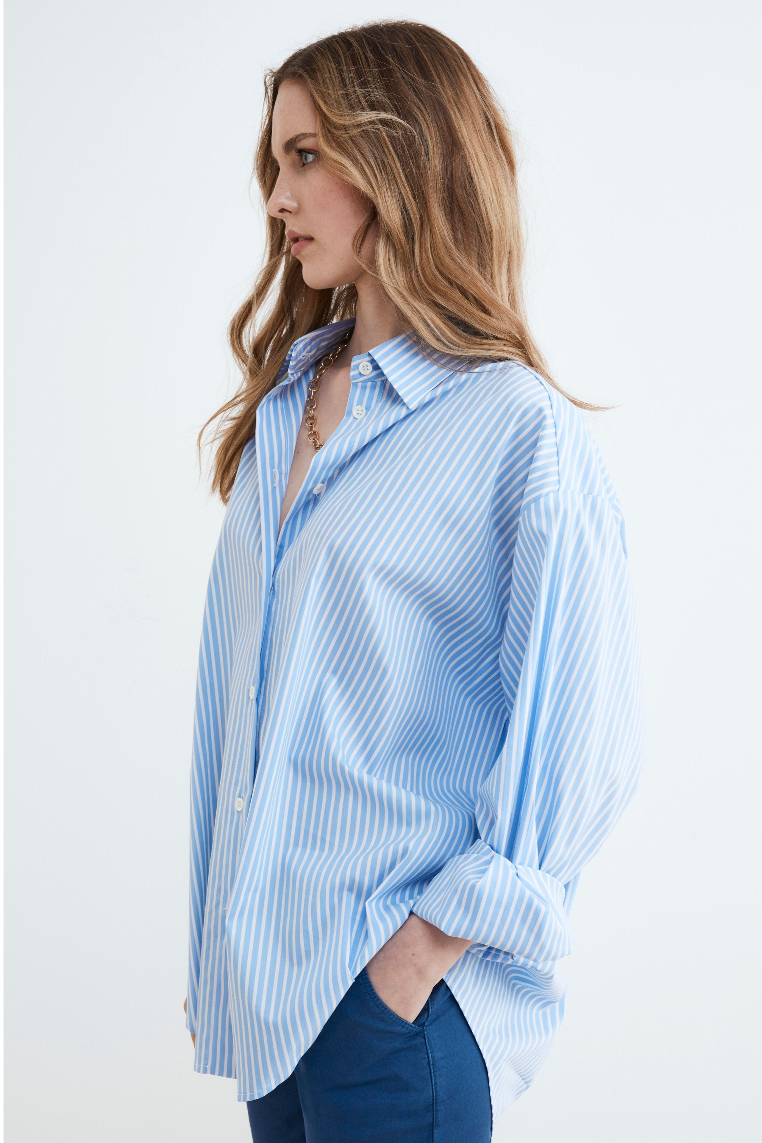 Gestreiftes Oversize-Hemd - Hellblau gestreift