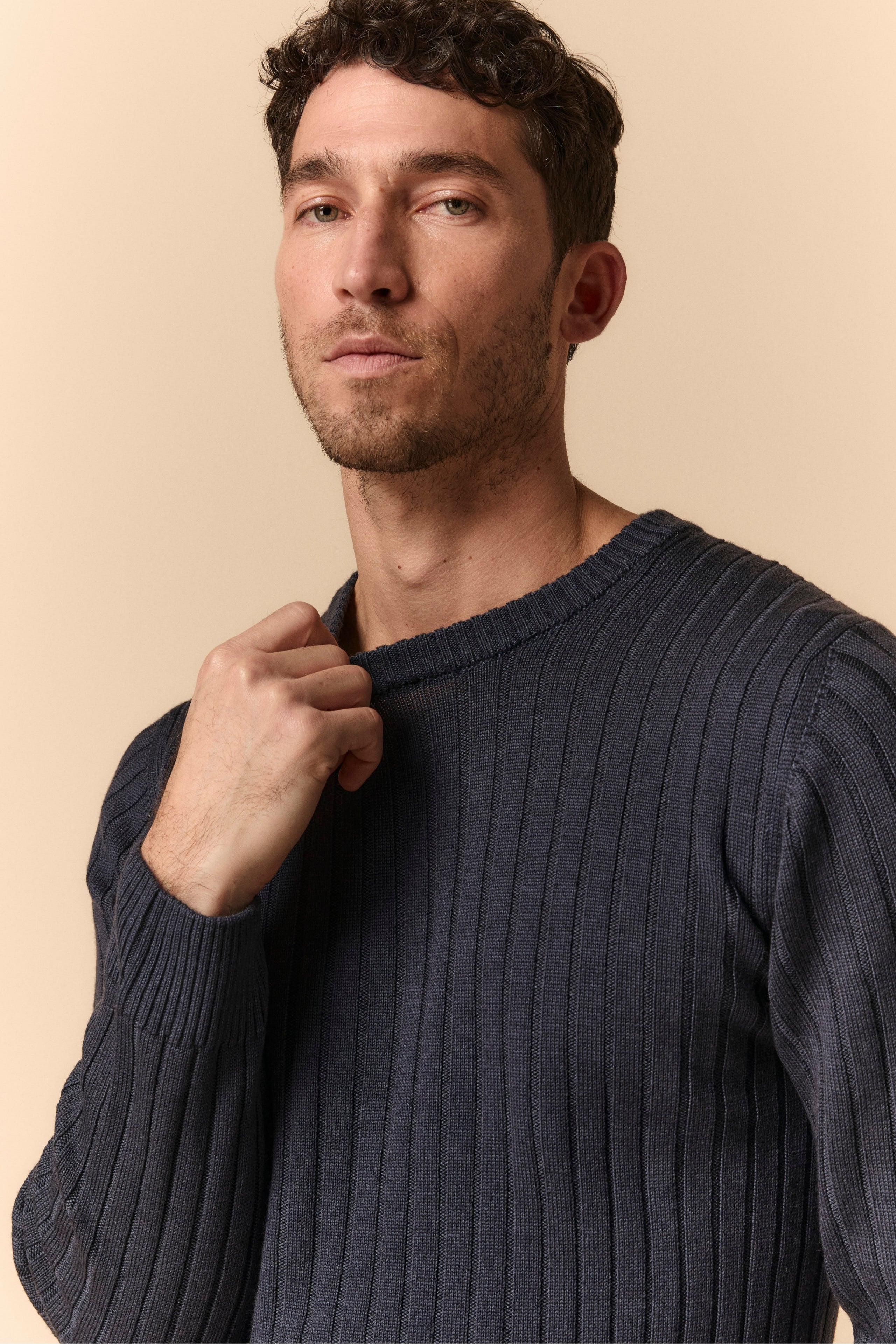 Ribbed Crew Neck in Merino Wool - BLUE MARINE