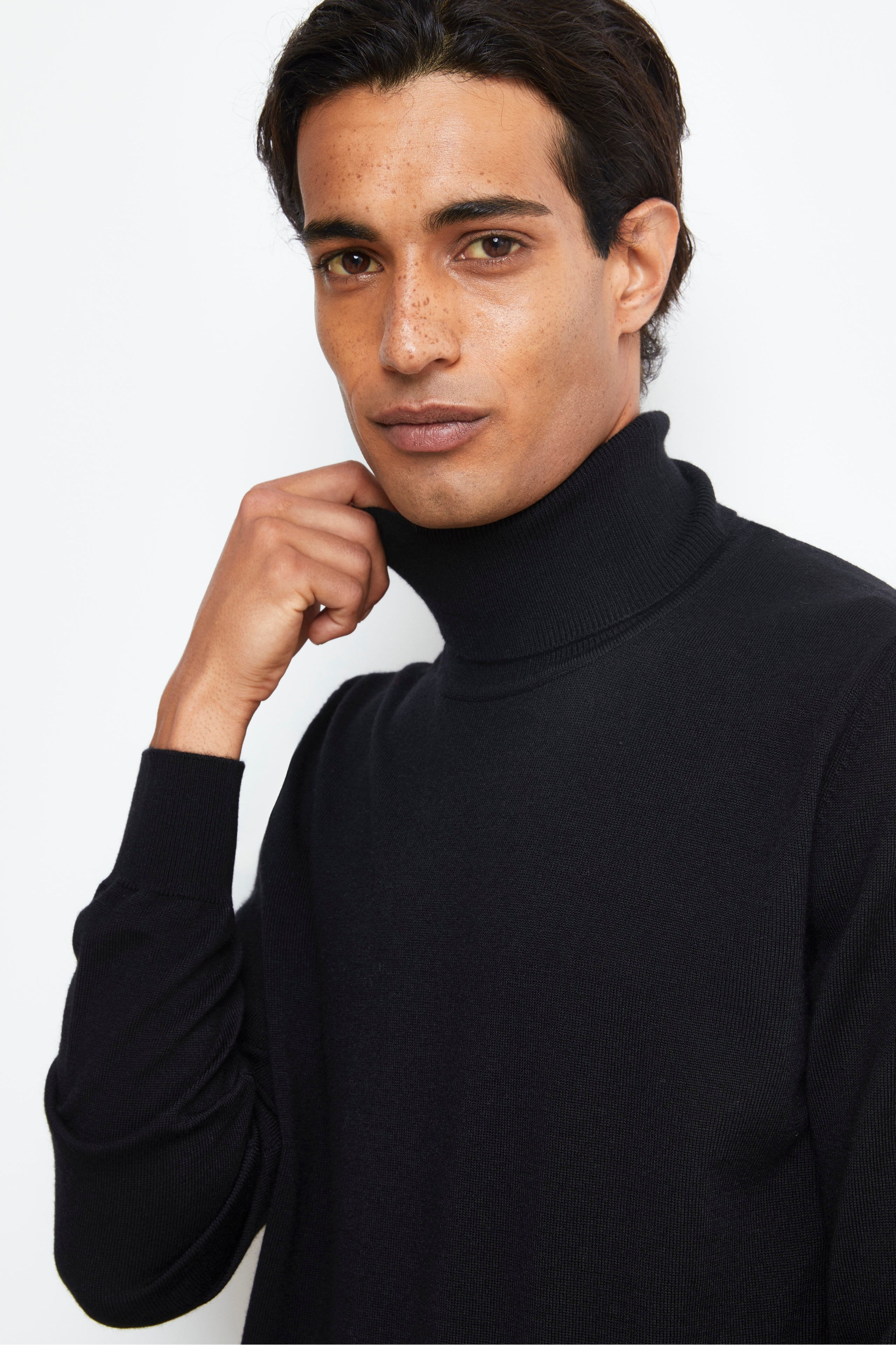 Merino Wool Turtleneck - BLACK