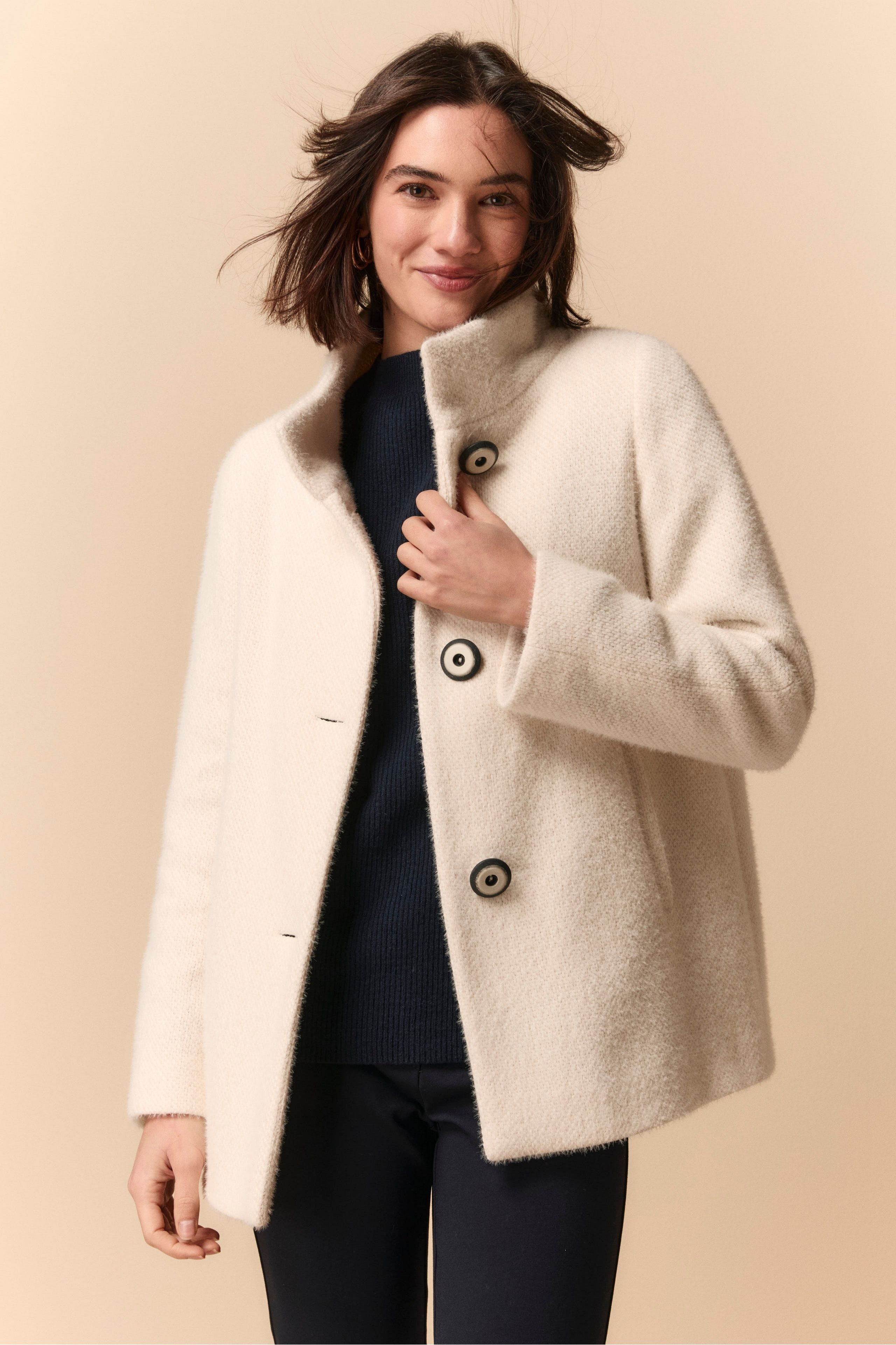 Short faux fur coat - CREAM