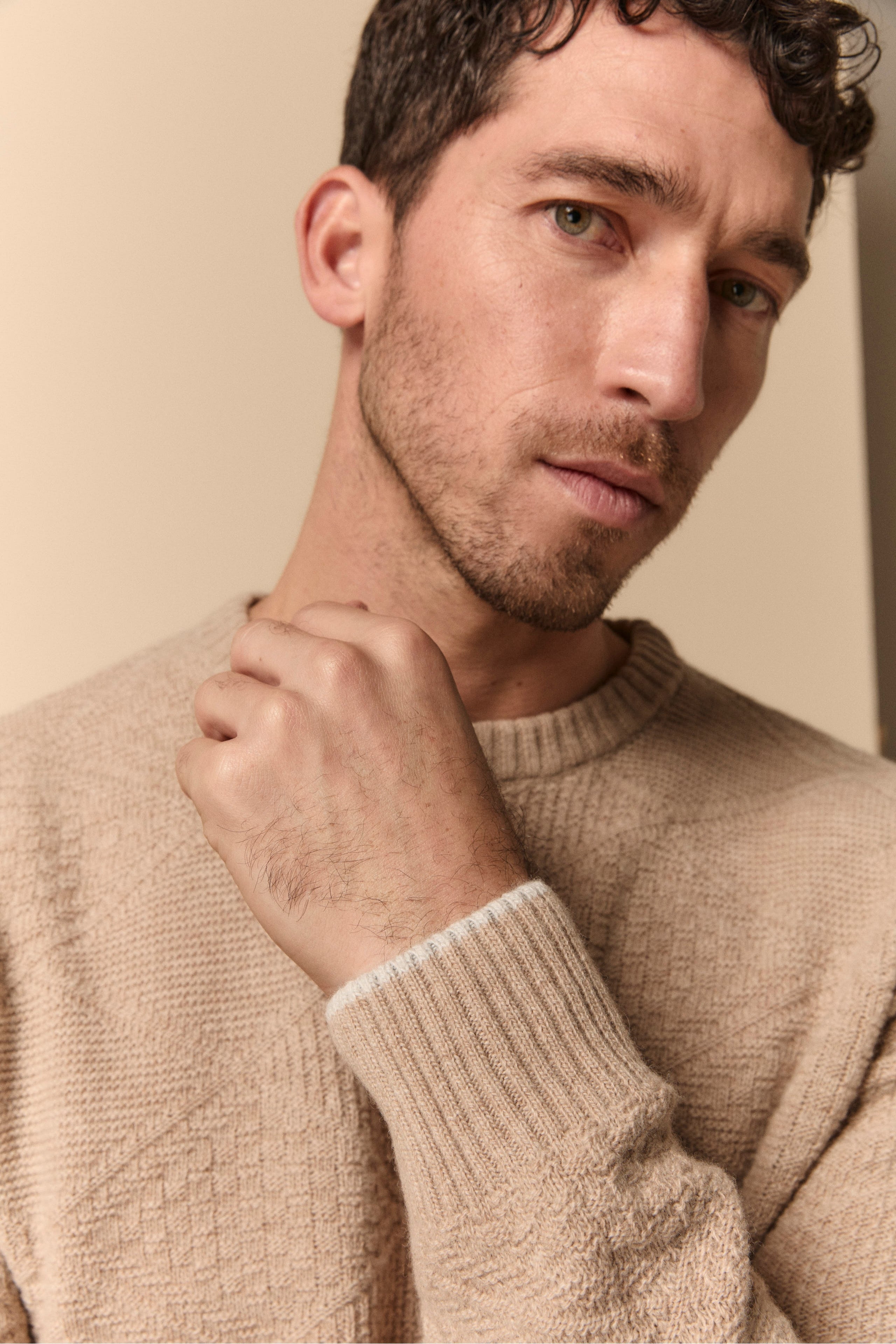 Knitted Crew Neck in Extra Fine Merino Wool - -