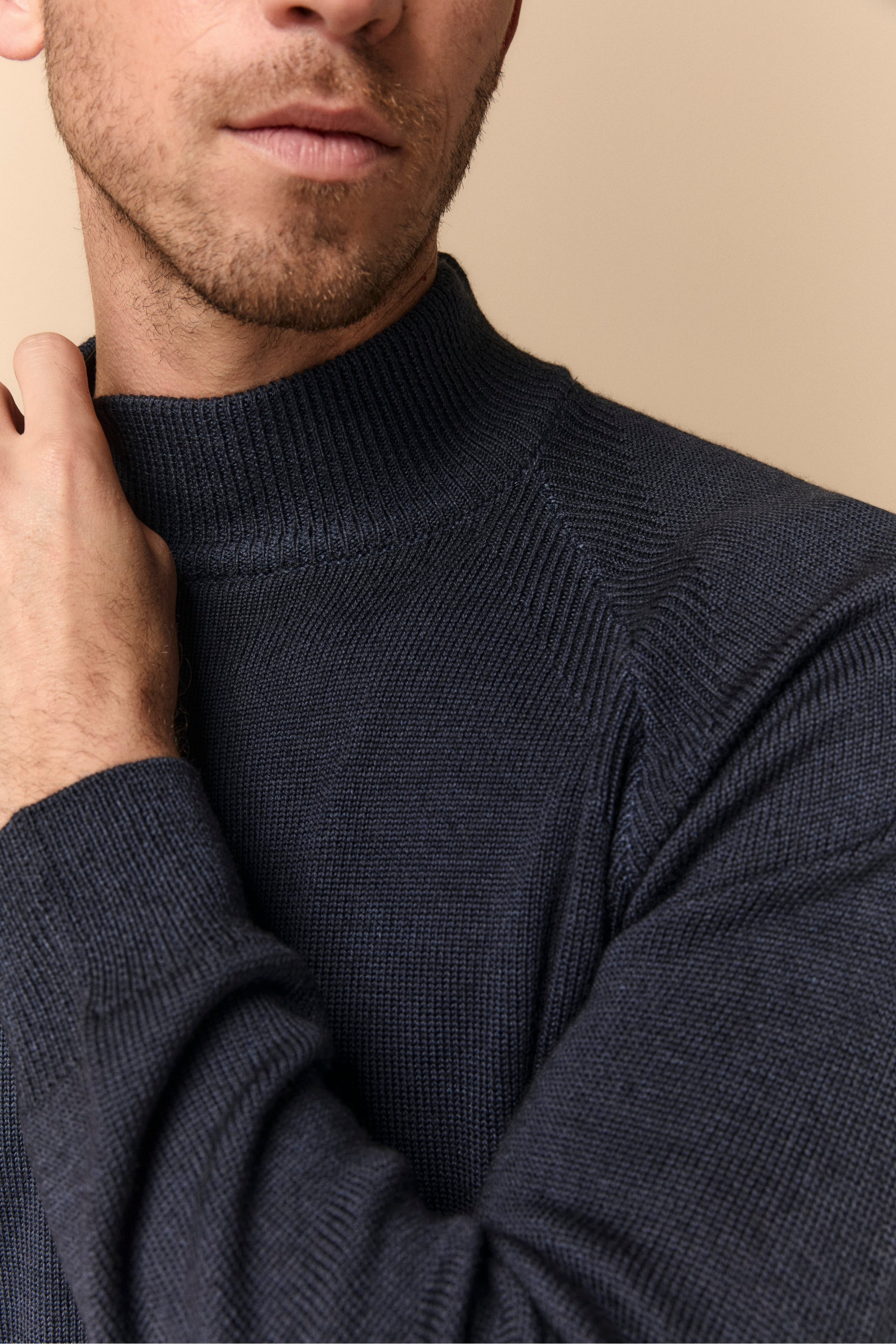 Raglan Turtleneck in Merino Wool - BLUE MARINE