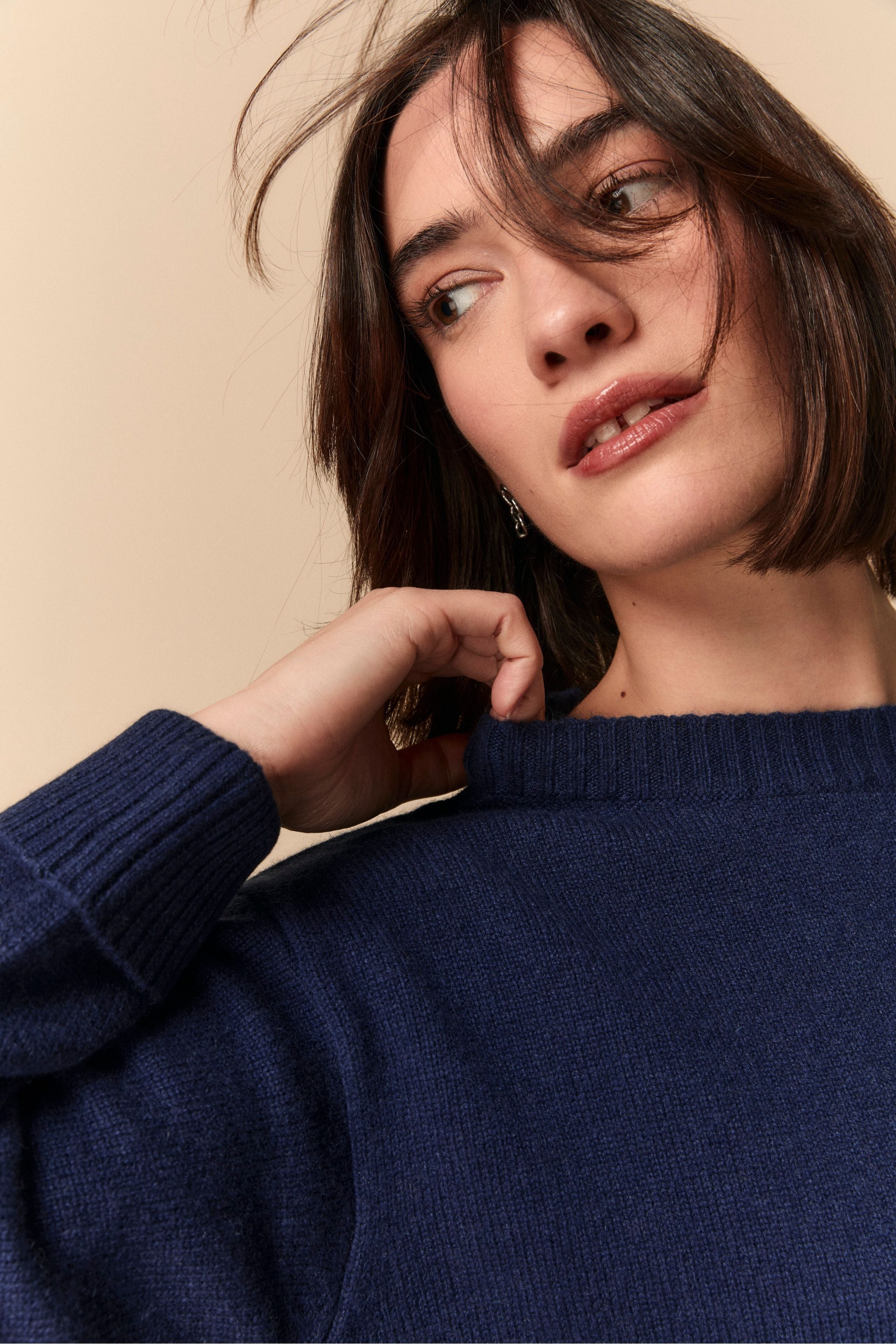 Pullover mit Bootsausschnitt aus Kaschmir - BLAU