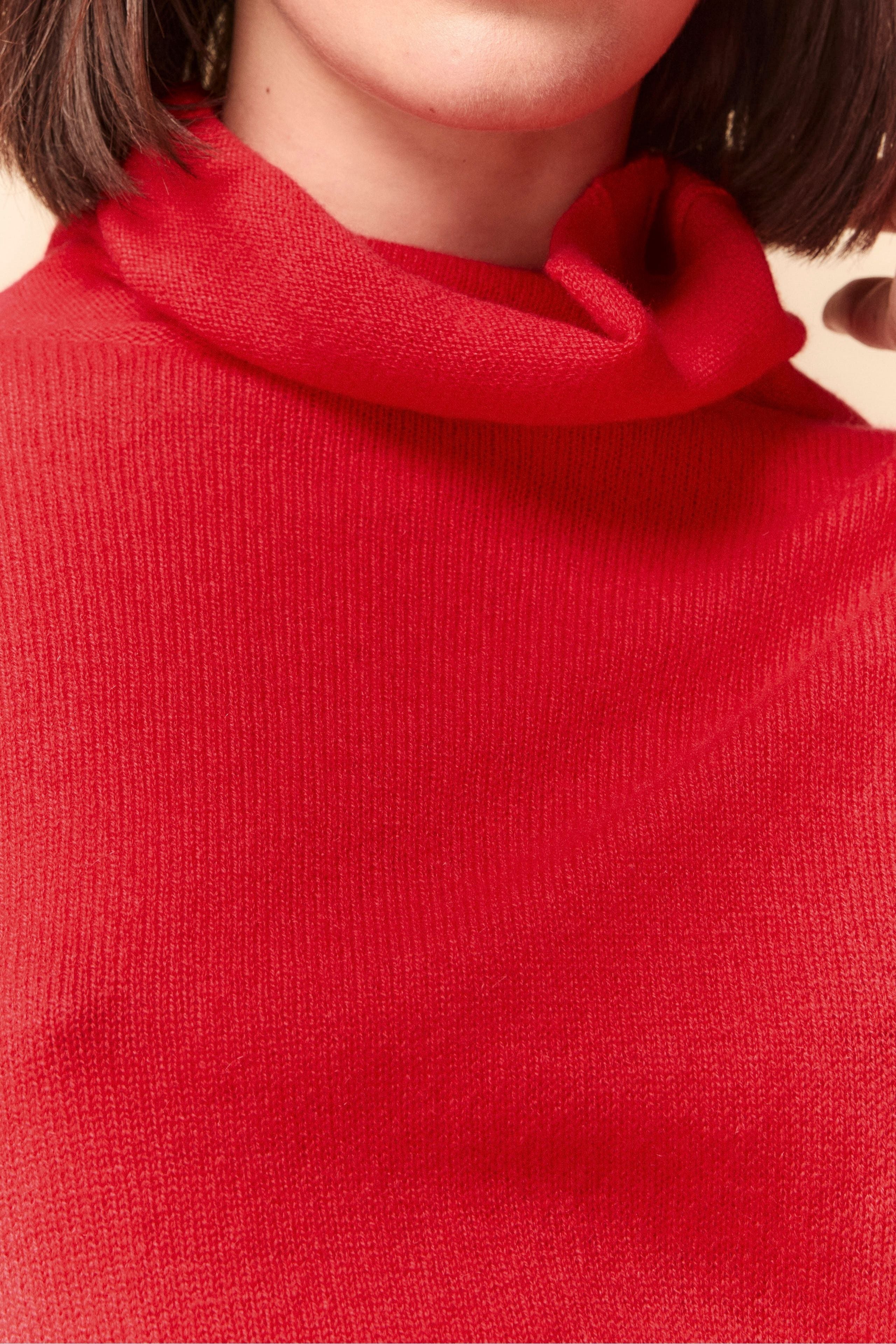 Soft Turtle Neck Sweater in Cashmere - Coral pink