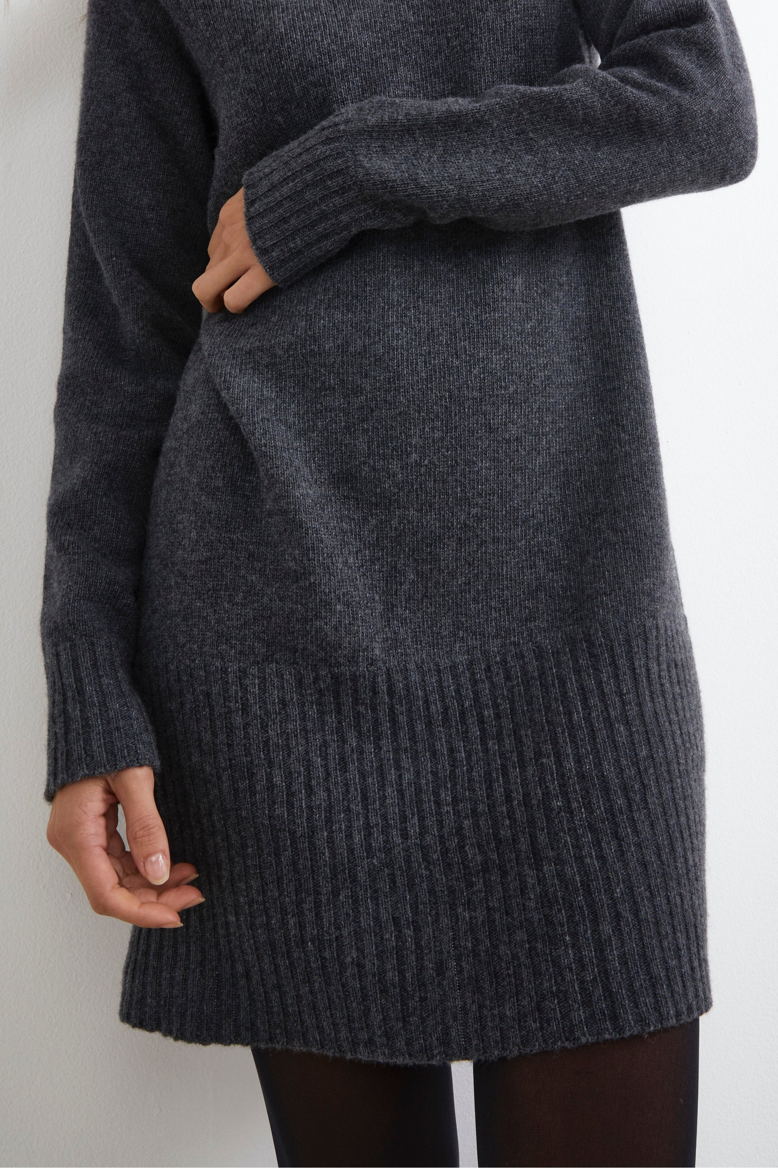 Midi Dress in Cashmere Blend - Charcoal grey