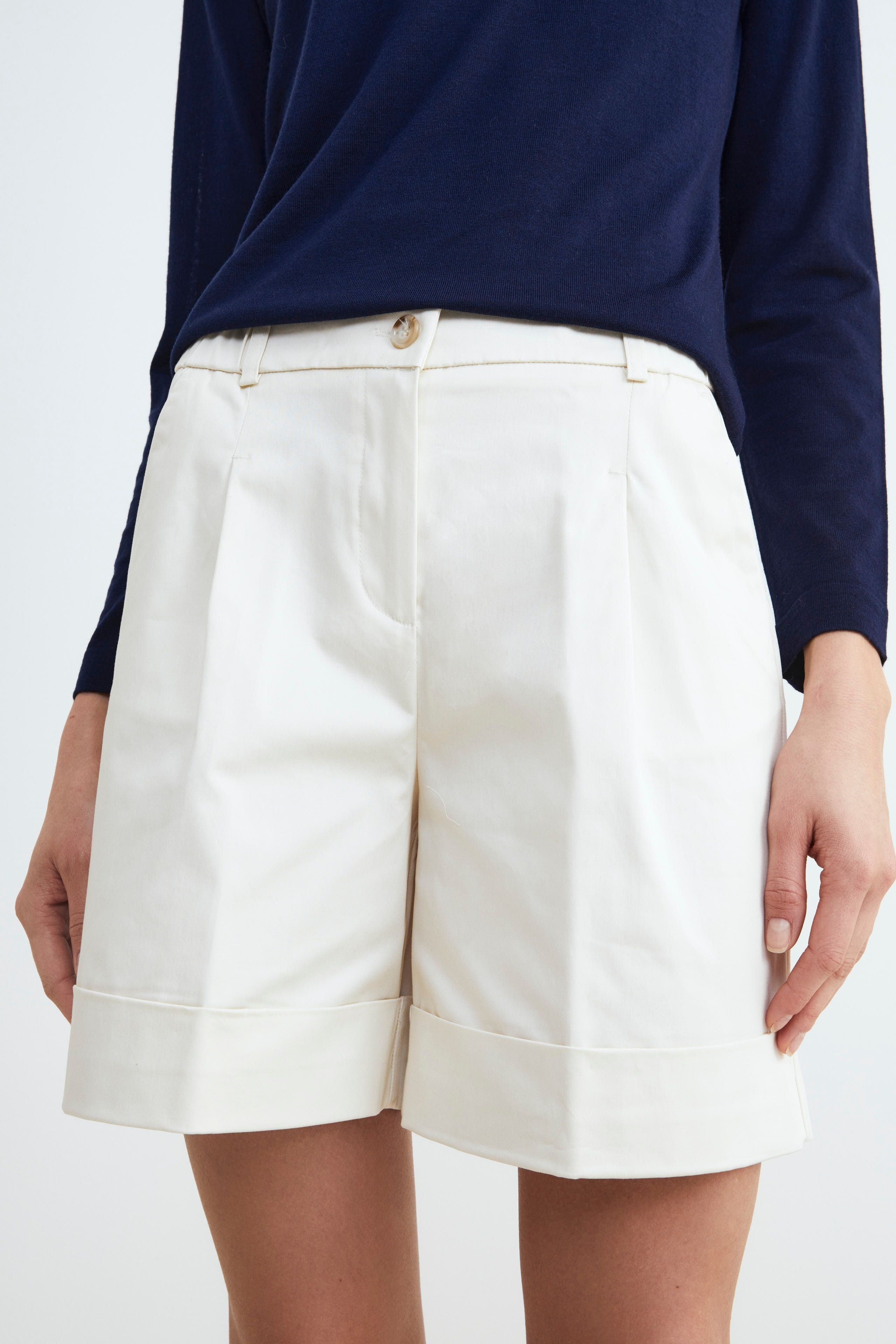 Weiße Shorts für Frauen - CREAM