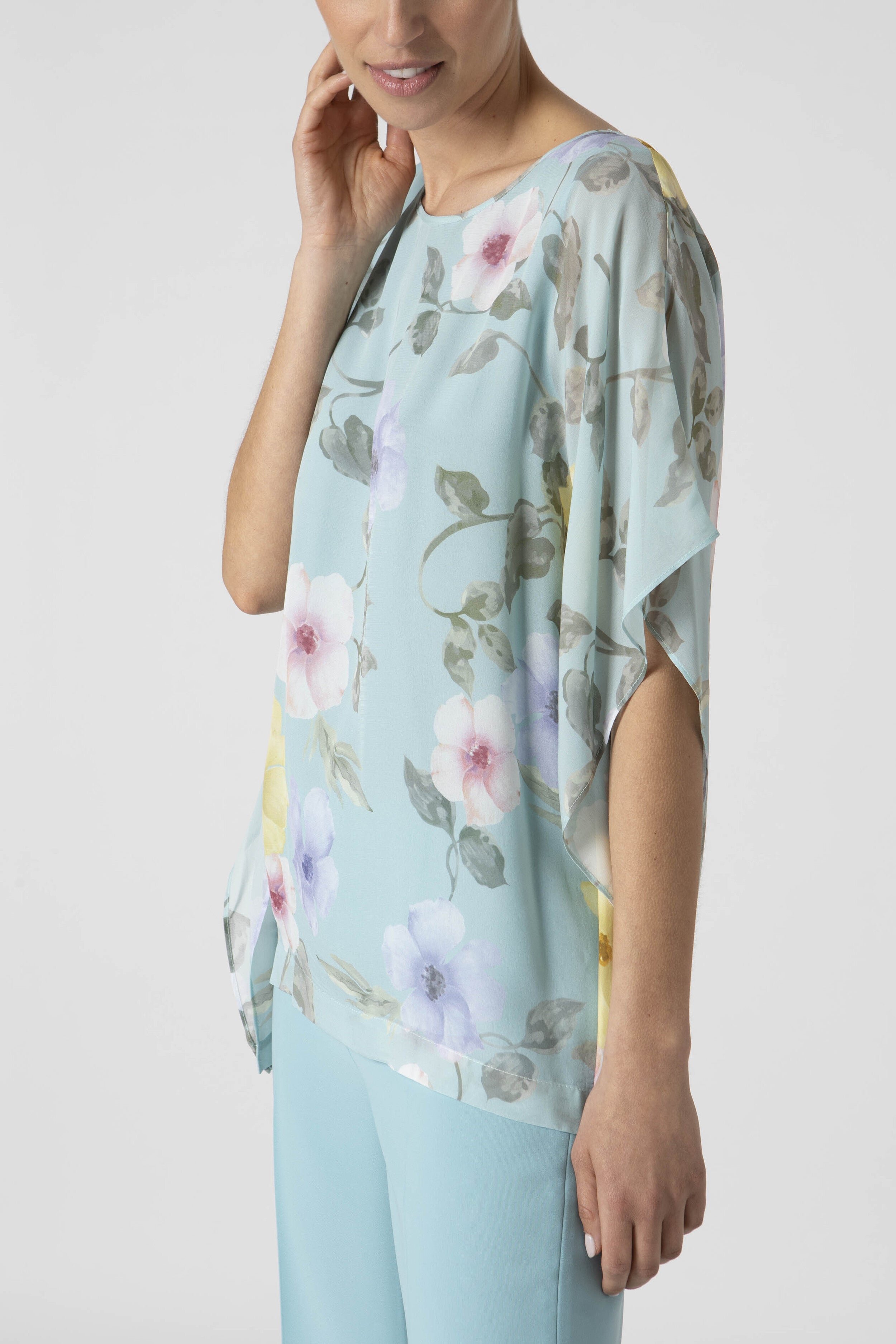 Sleeveless floral blouse - Aqua green pattern