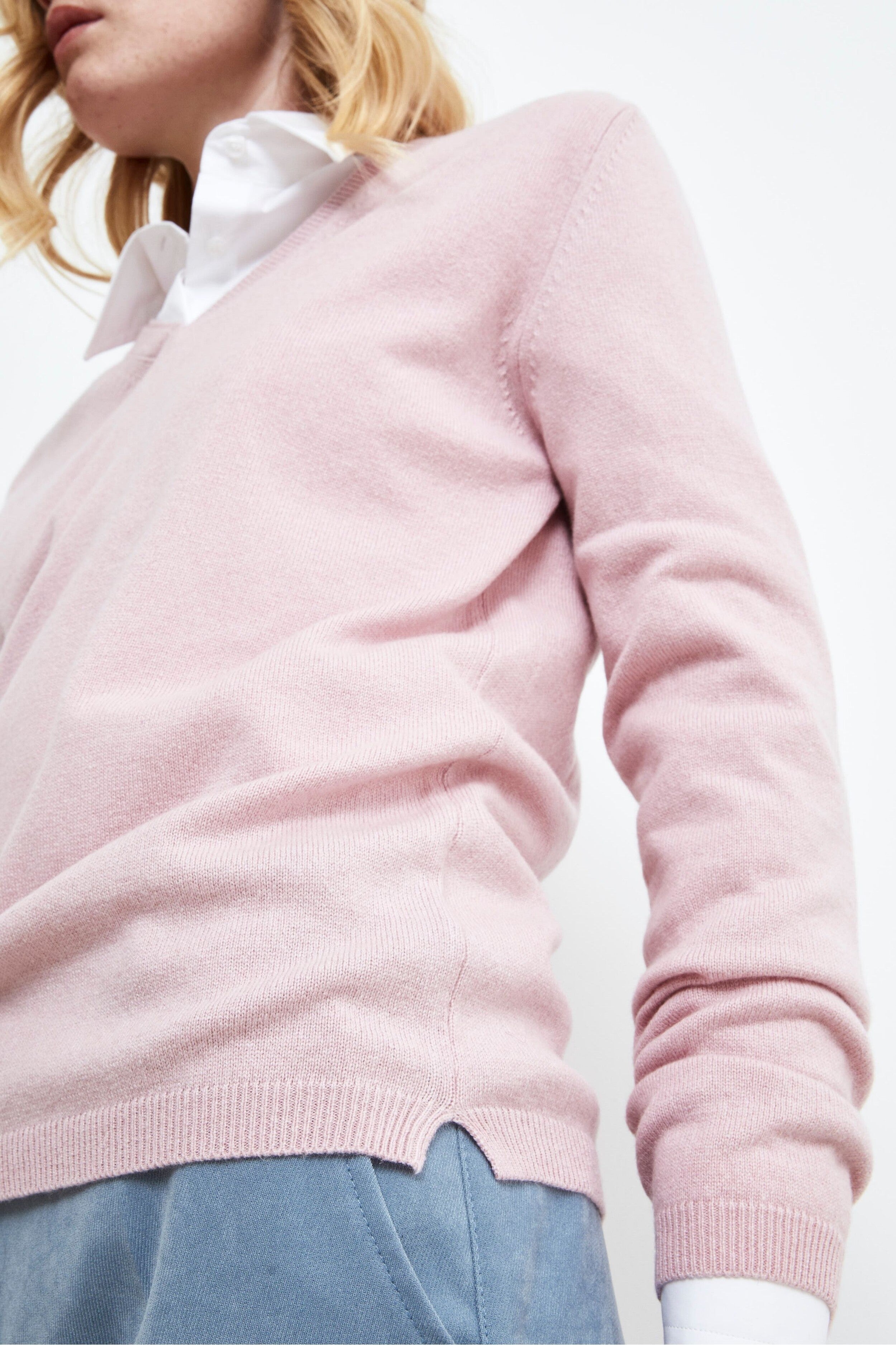 Silk and Cashmere V-Neck Pullover - PINK