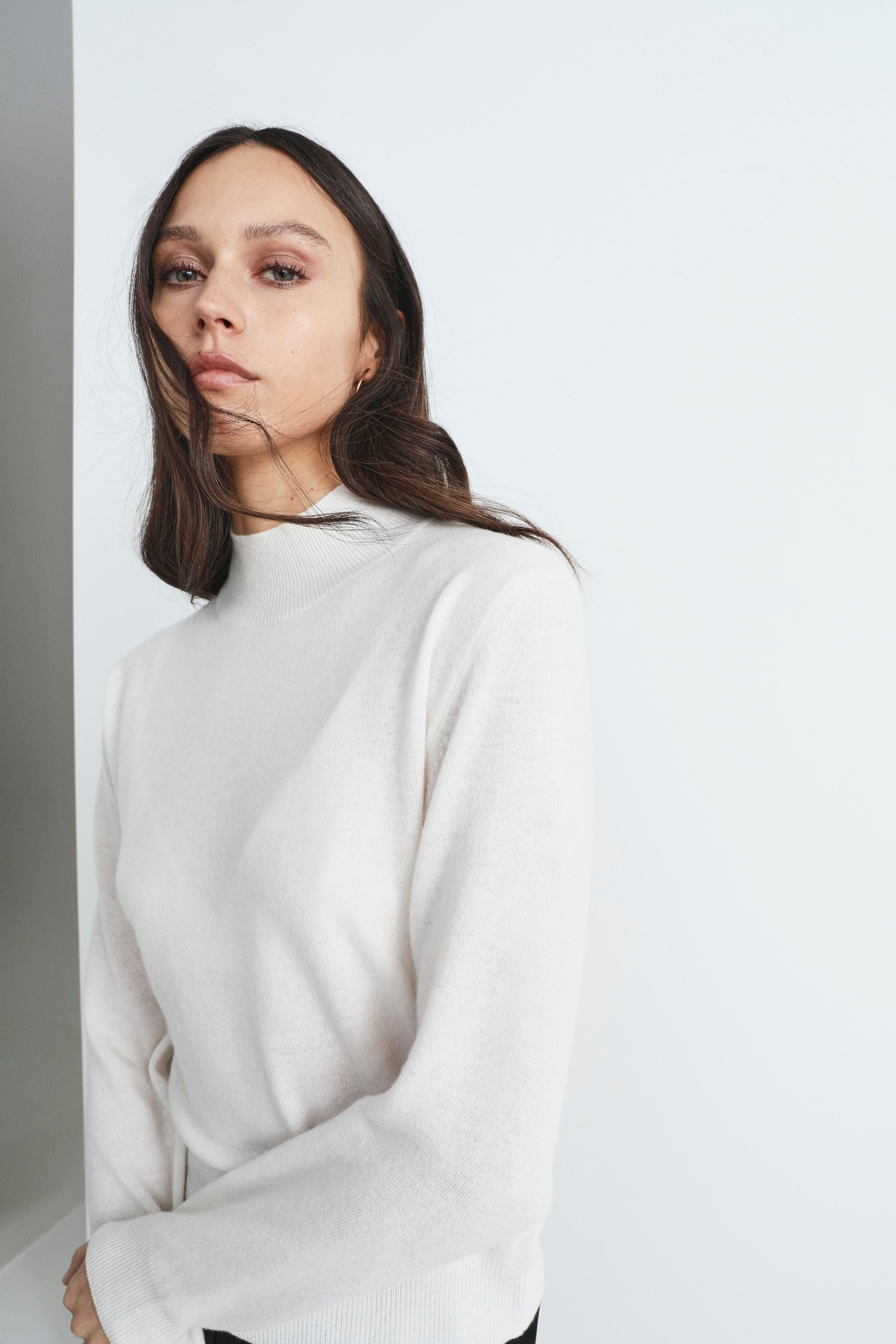 Rollkragenpullover mit weitem Kragen - Creme weiß