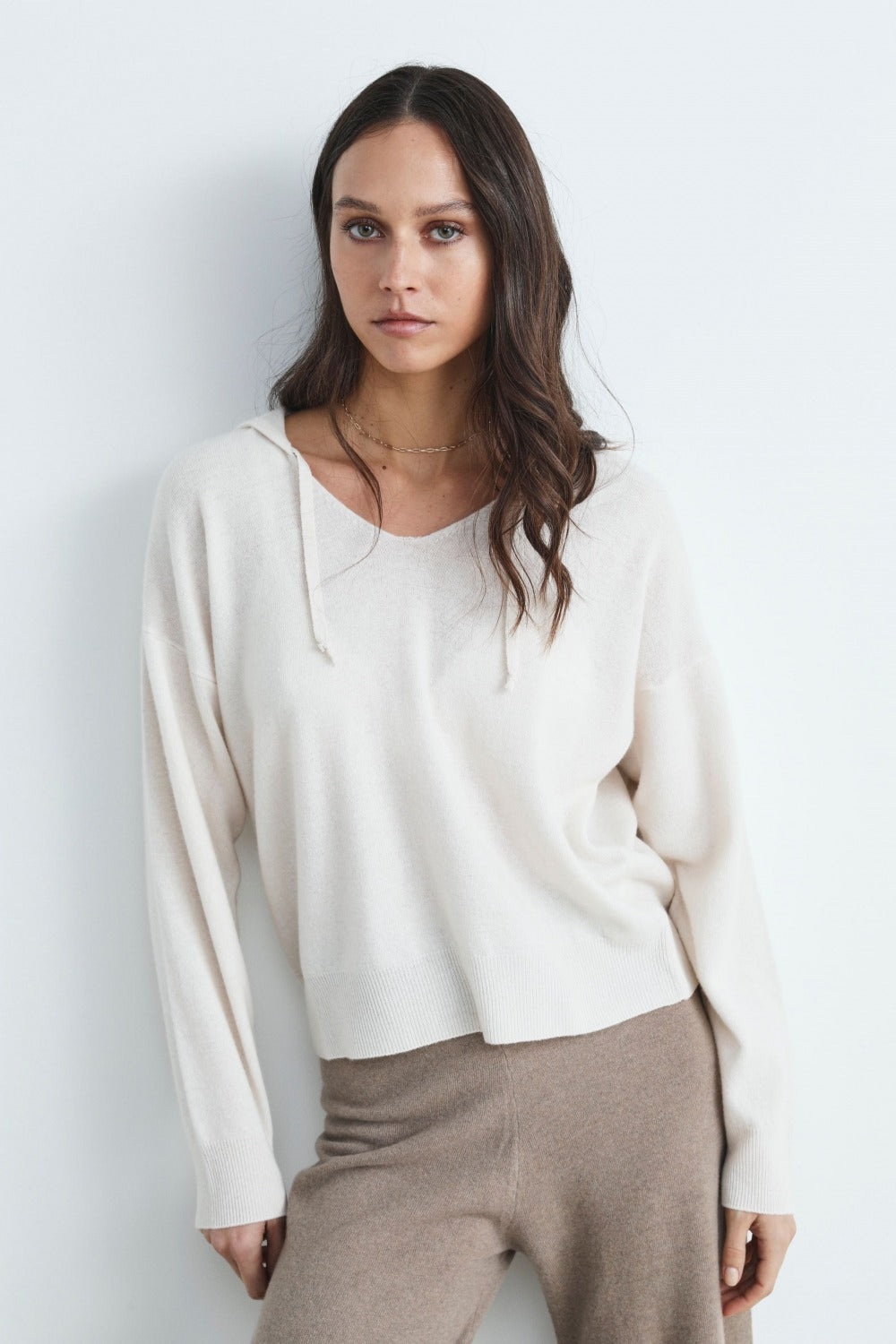 Pullover mit Kapuze aus Wolle und Kaschmir - Creme weiß