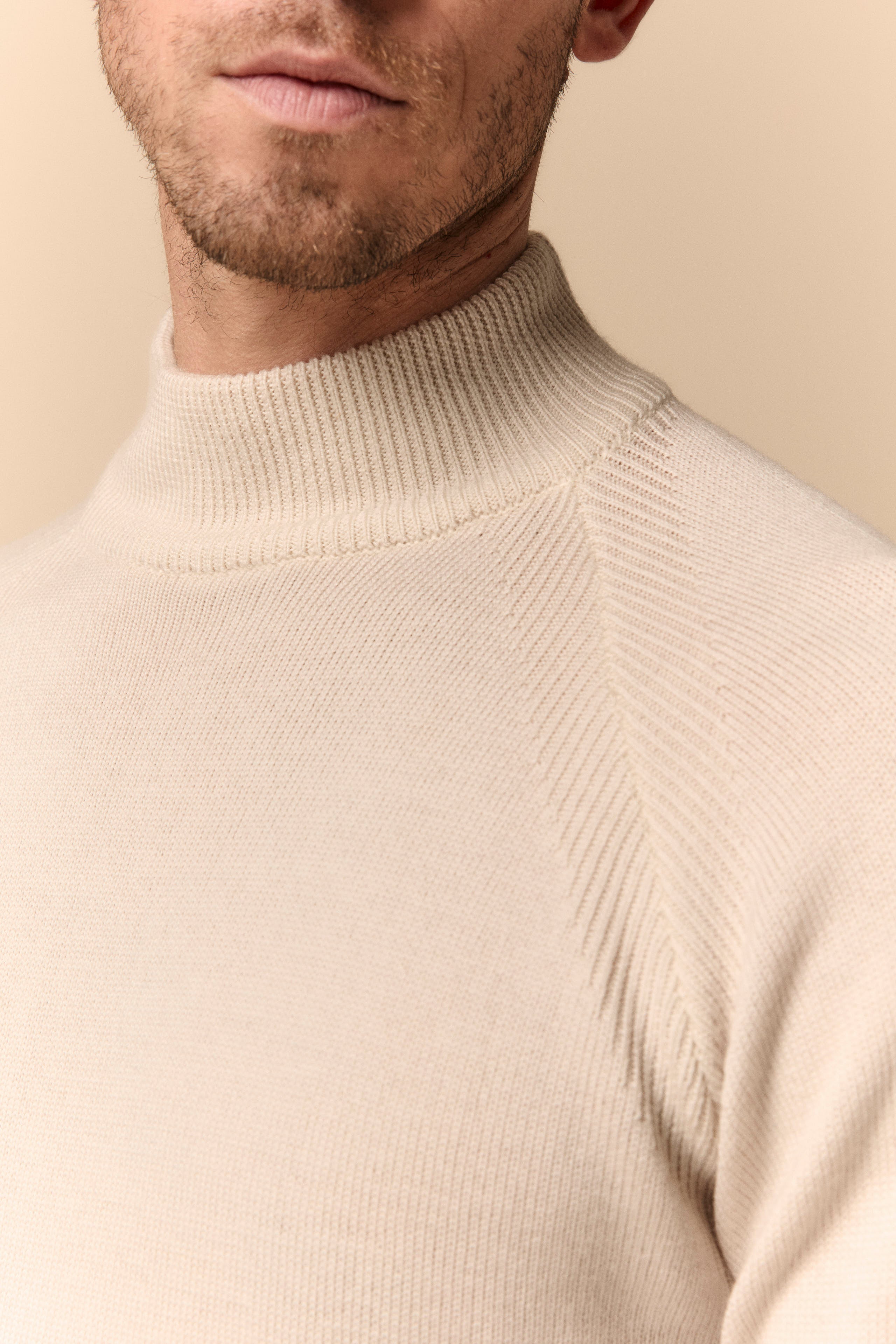 Raglan Turtleneck in Merino Wool - Butter white